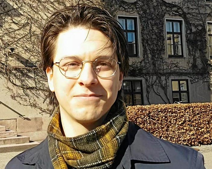 Jonas Niemann (SF) har sammen med sin partifælle fra Christiansborg, Sigurd Agersnap, læst Villabyernes debatserie med unge fra Bernadotteskolen.