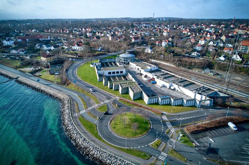 Varmepumpen skal anlægges på rensanlæggets område her ved Helsingørs færgelejer.