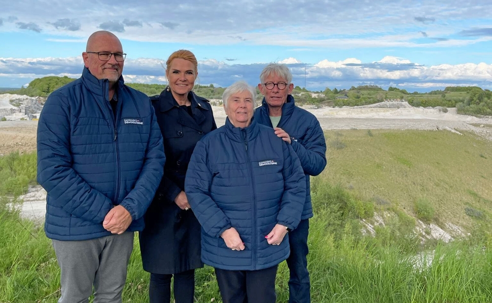 De tre kandidater i Faxe Kommune, Henrich Jessen (tv.), Bente Abrahamsen og Bill Larsen, sammen med partiformand Inger Støjberg.