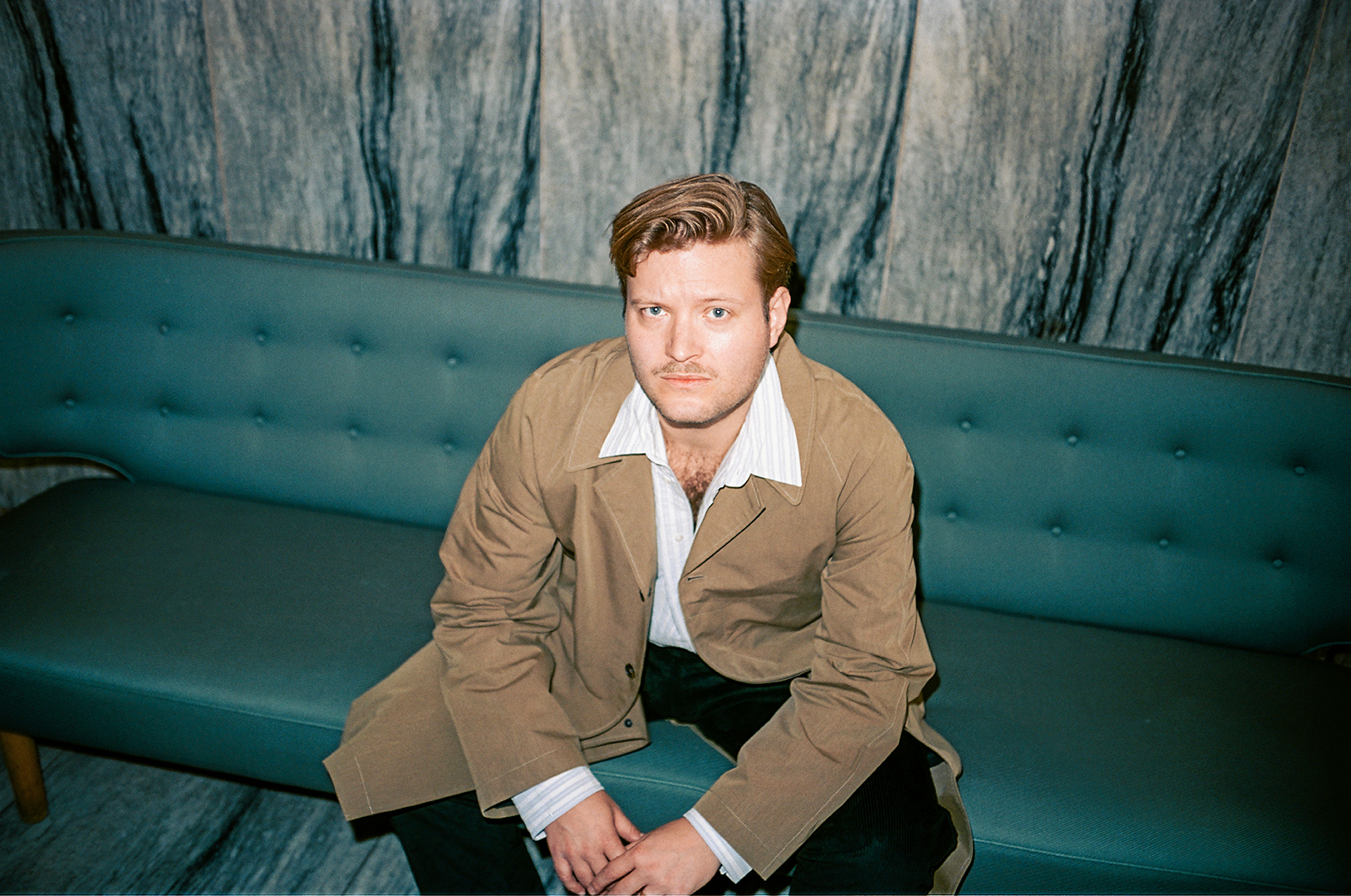 Calby Trio, også kendt som Mik Thybo, giver koncert.