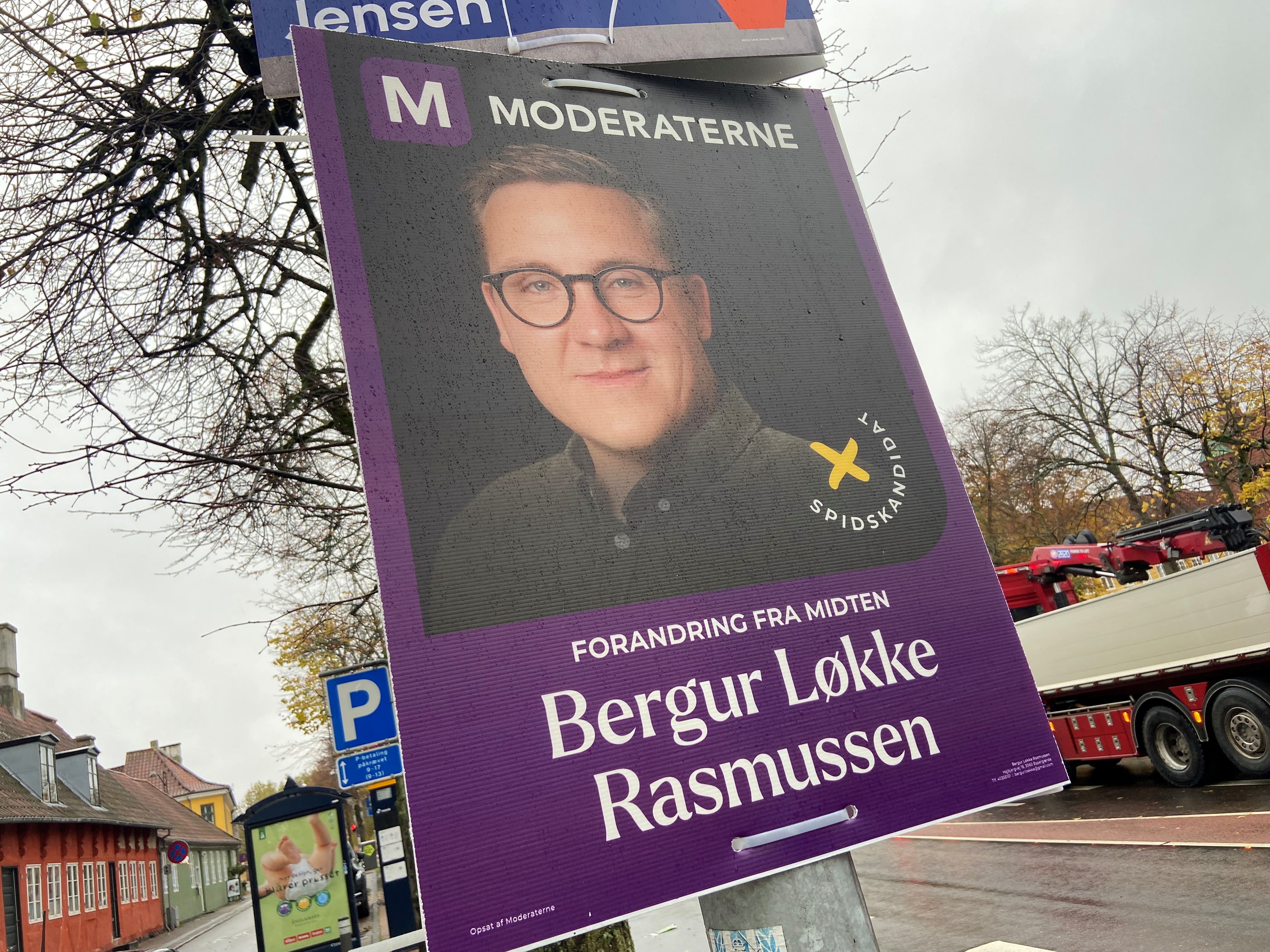 Moderaterne vil forbyde valgplakater – men vil ikke tage sine egne ned ...