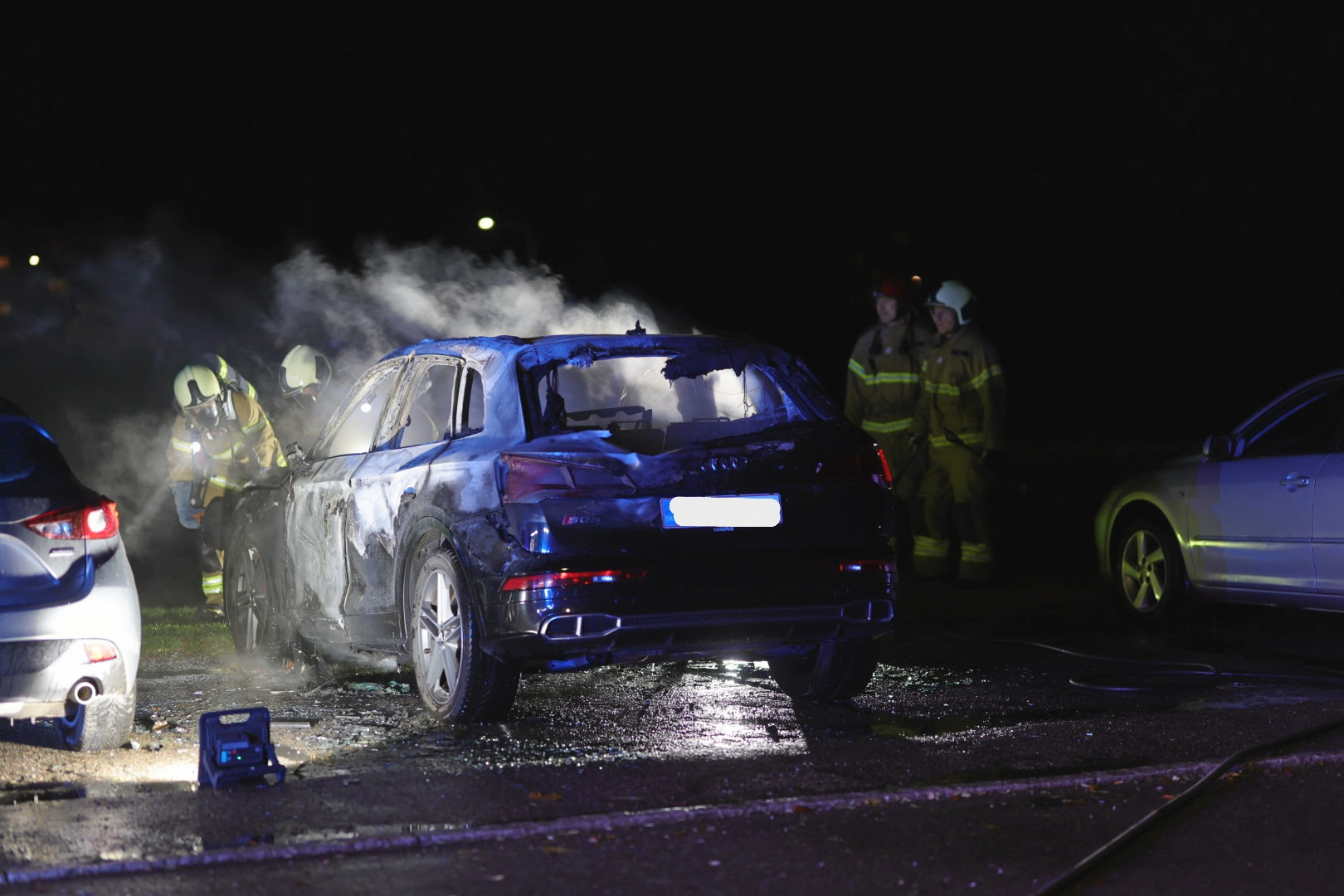 Bilen udbrændte, og nu vil politiet gerne tale med mulige vidner.