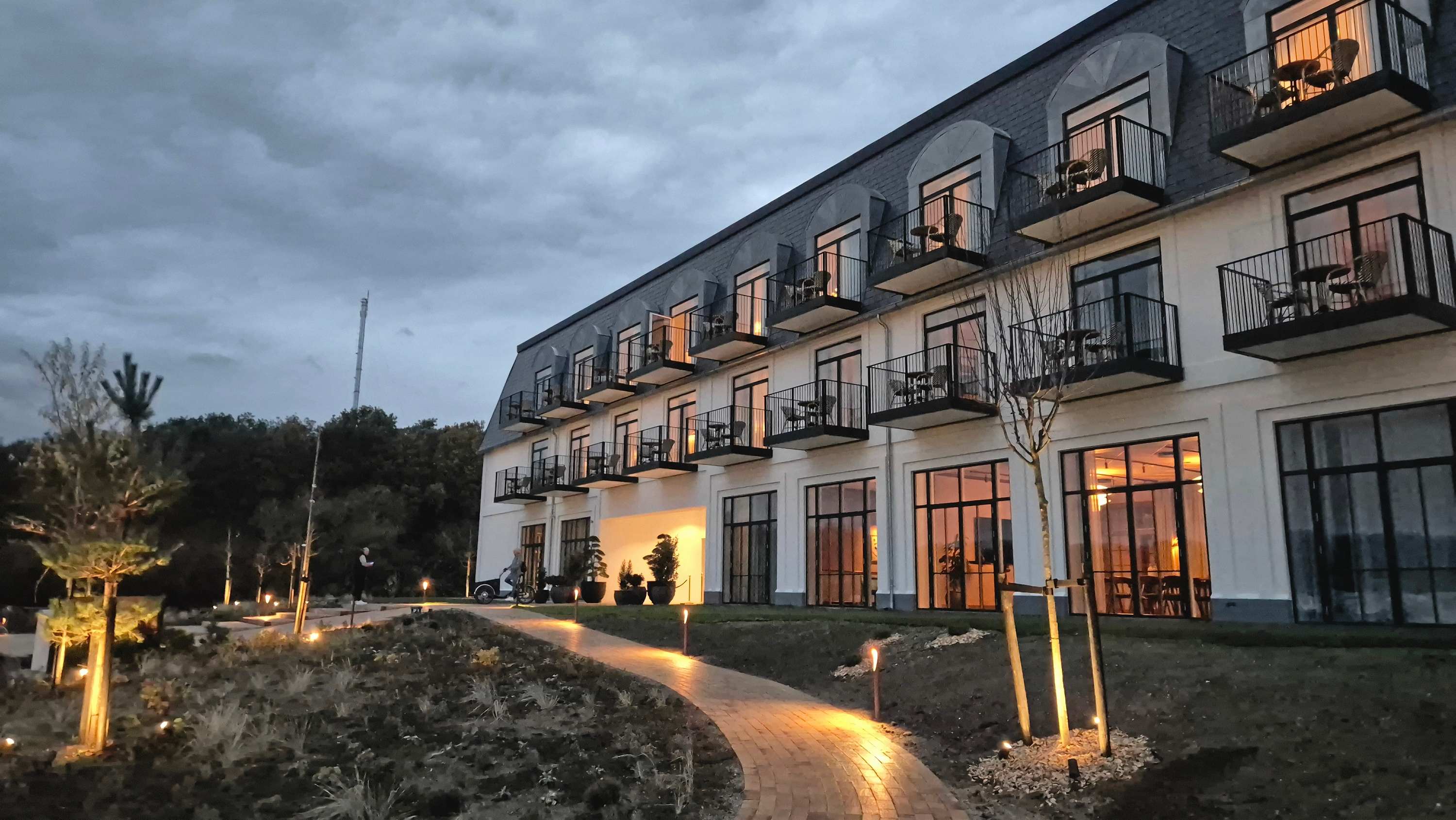 Der har fra begyndelsen været fokus på at skabe et eksklusivt sted, der også kan gøre sig på den internationale hotelscene. - Torben Thorsø Der har fra begyndelsen været fokus på at skabe et eksklusivt sted, der også kan gøre sig på den internationale hotelscene.