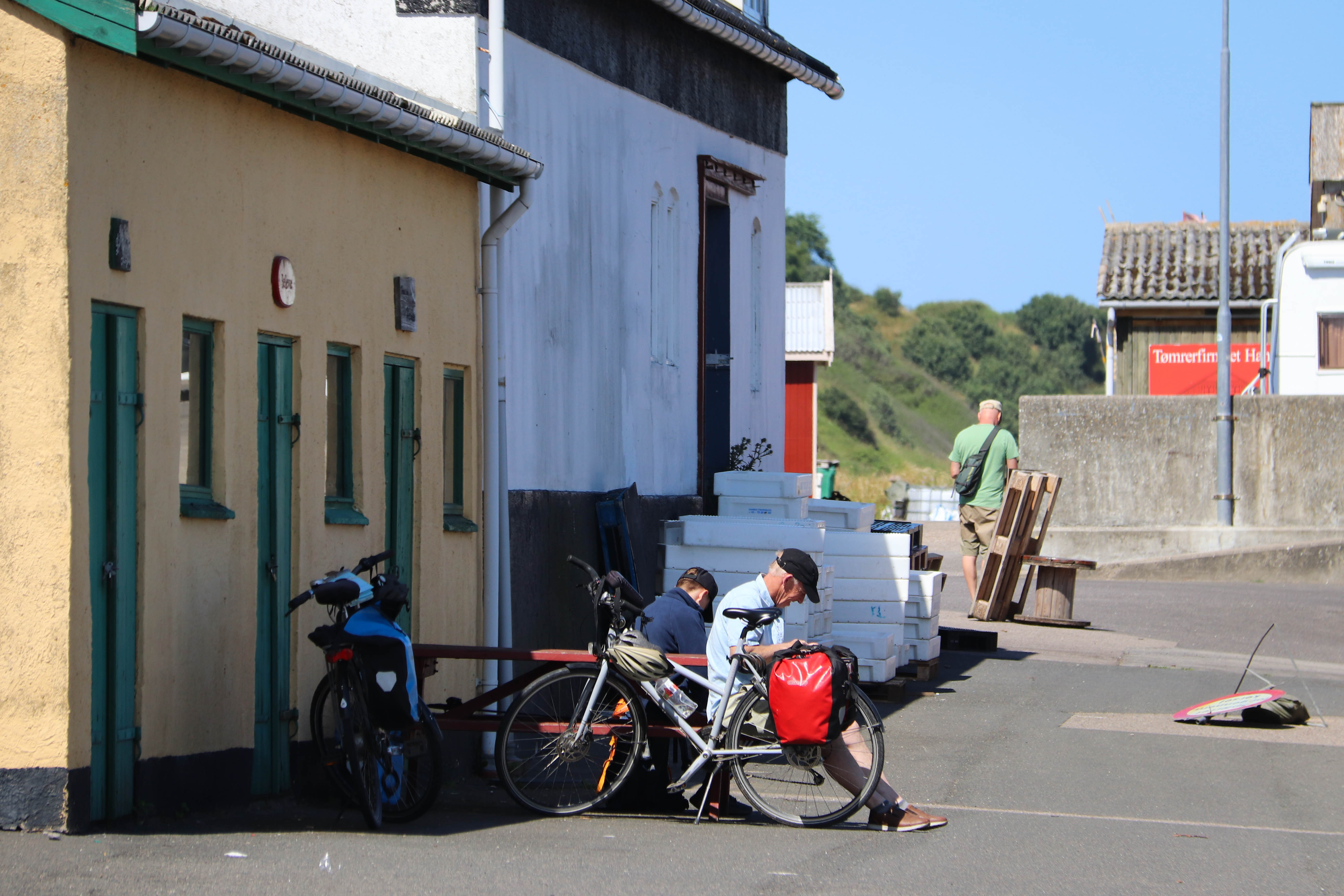 Det kommende Sommertorv strækker sig den sydlige side af Auktionshallen til området øst for Auktionshallen, så folk kan finde både læ og sol alt efter vejr og vindretning.