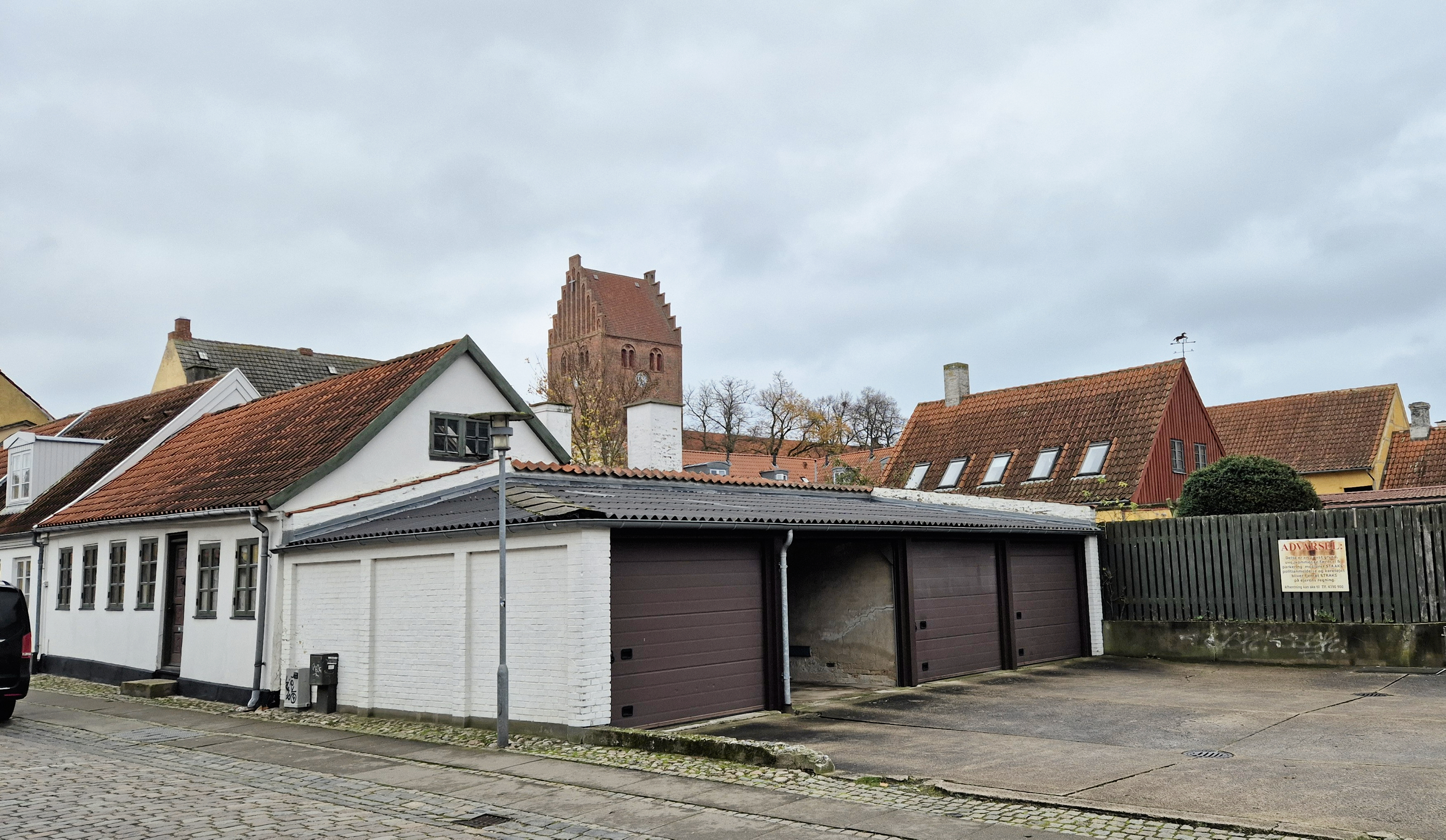 Delte meninger om tilladelse til nedrivning af byhus.