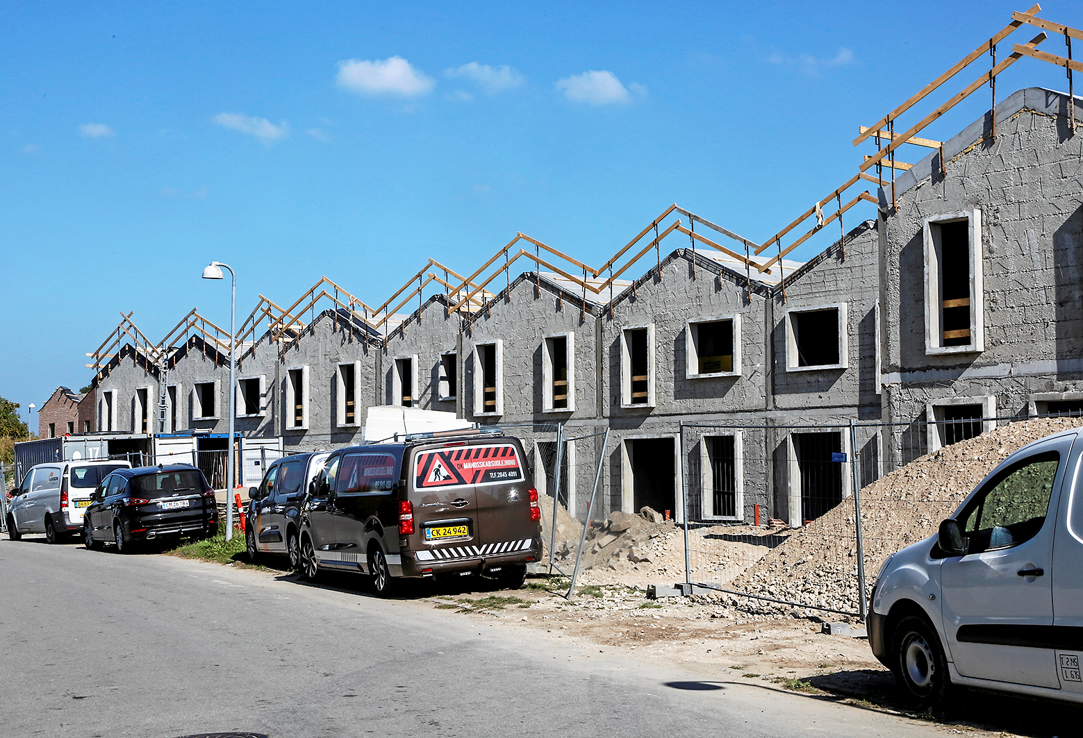 Politikere vil ikke fjerne store boligprojekter fra ventelisten trods forvaltningens anbefaling.