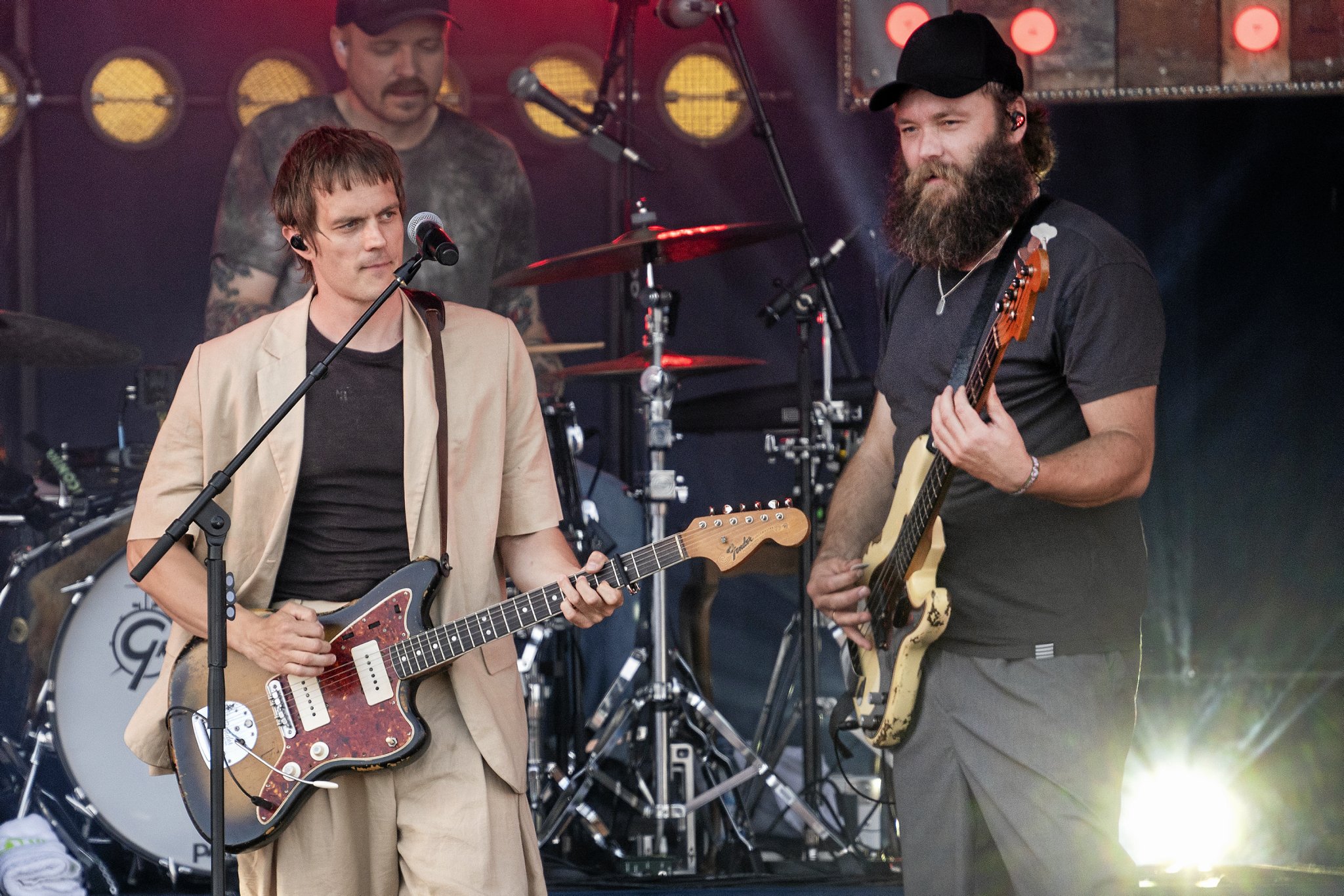 Brødrene Simon Alstrup og Thomas Alstrup i front for Jonah Blacksmith.