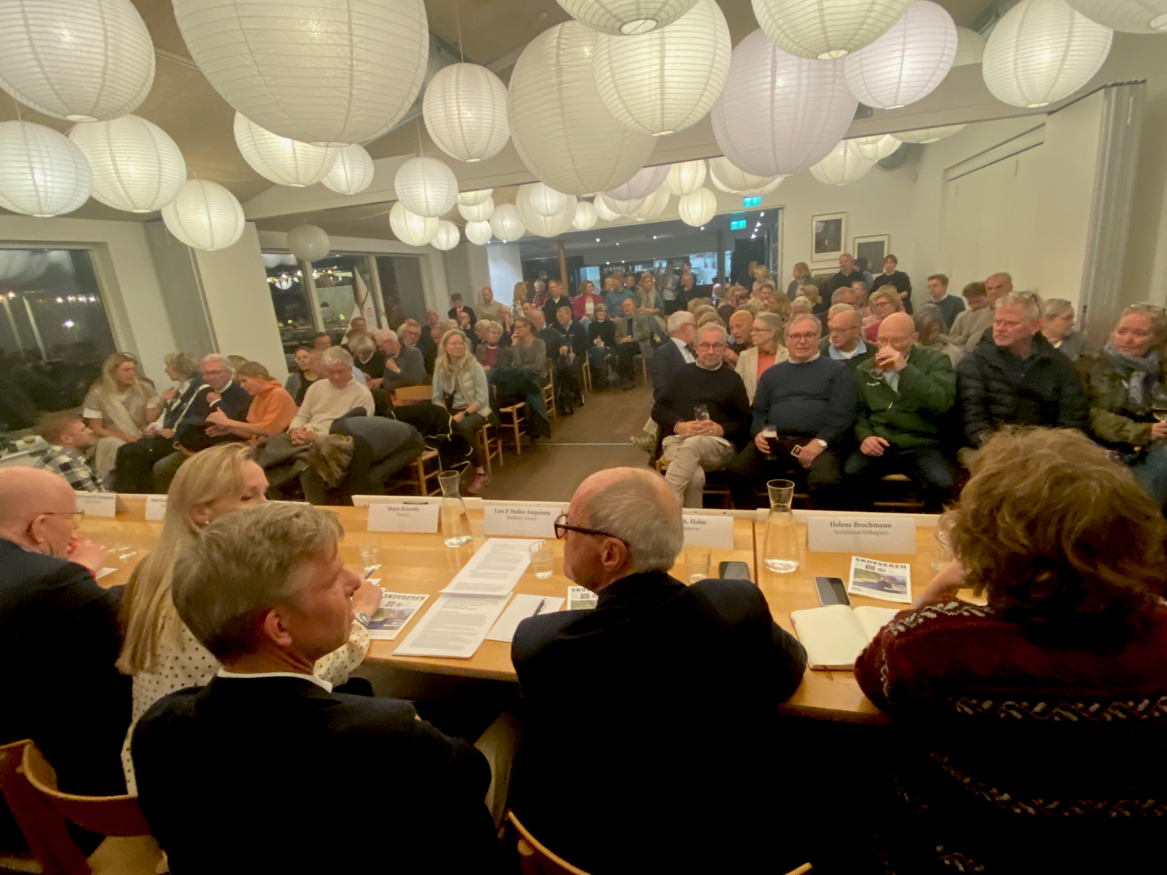 Otte spidskandidater havde taget imod invitationen til at tale om trafik, hastighed og parkering, biodiversitet, havnen og byggesagsbehandling.