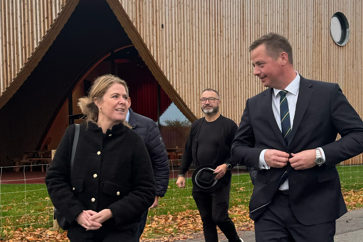 Da transportminister Thomas Danielsen (V) kom forbi, fik han selv en forsmag på den støj, som beboerne lever med hver dag.