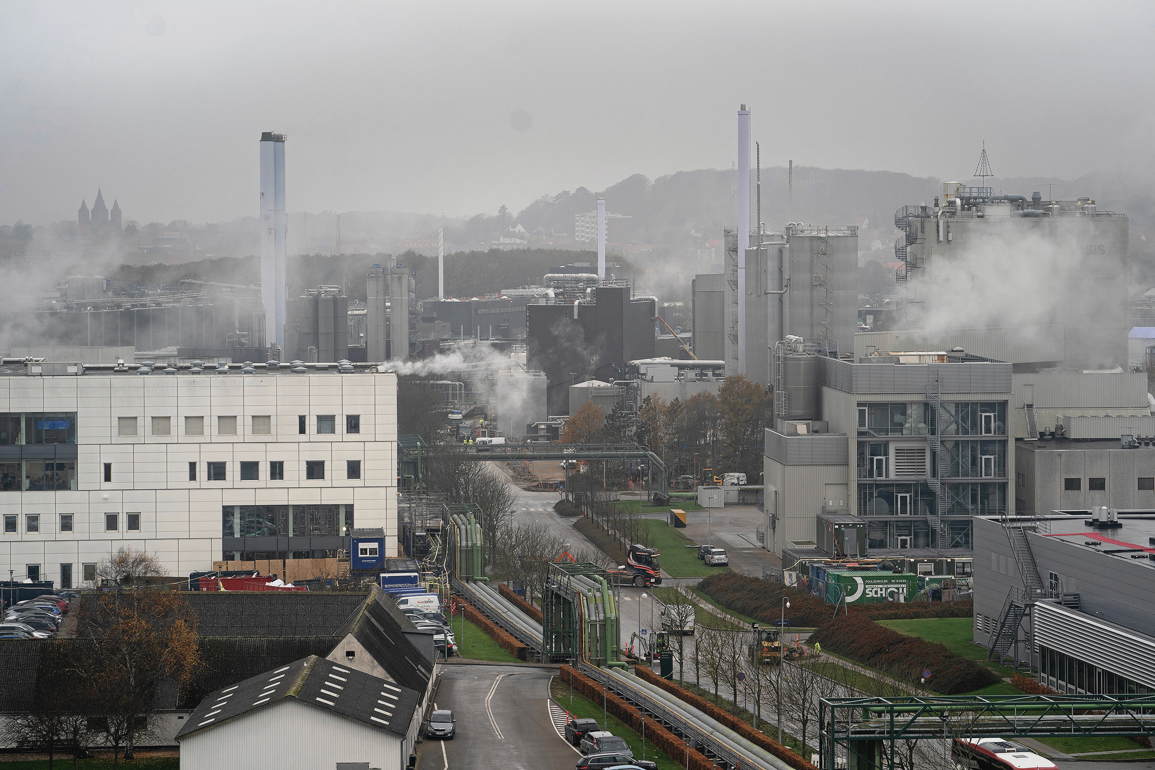 - Netop virksomhedernes muligheder for at skabe vækst og arbejdspladser afhænger fx af muligheden for at kunne finde de rette medarbejdere. Det gælder både i dag og i fremtiden, skriver Heidi Rosendal Larsen. Her ses produktionsfaciliteter ved Novo Nordisk i Kalundborg.