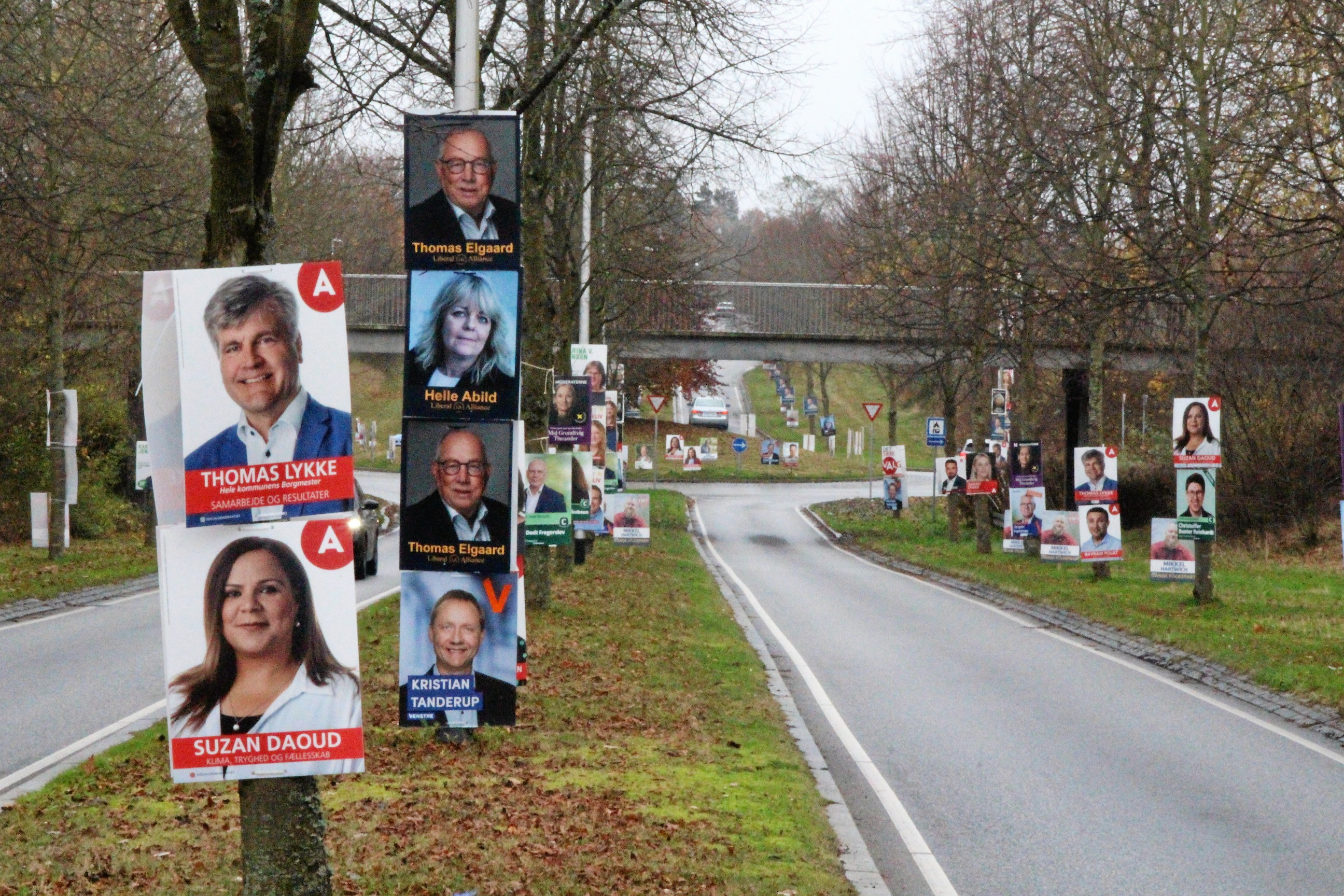 Valgplakaterne fylder godt i gadebilledet i øjeblikket - som her på Teglgårdsvej i Humlebæk.