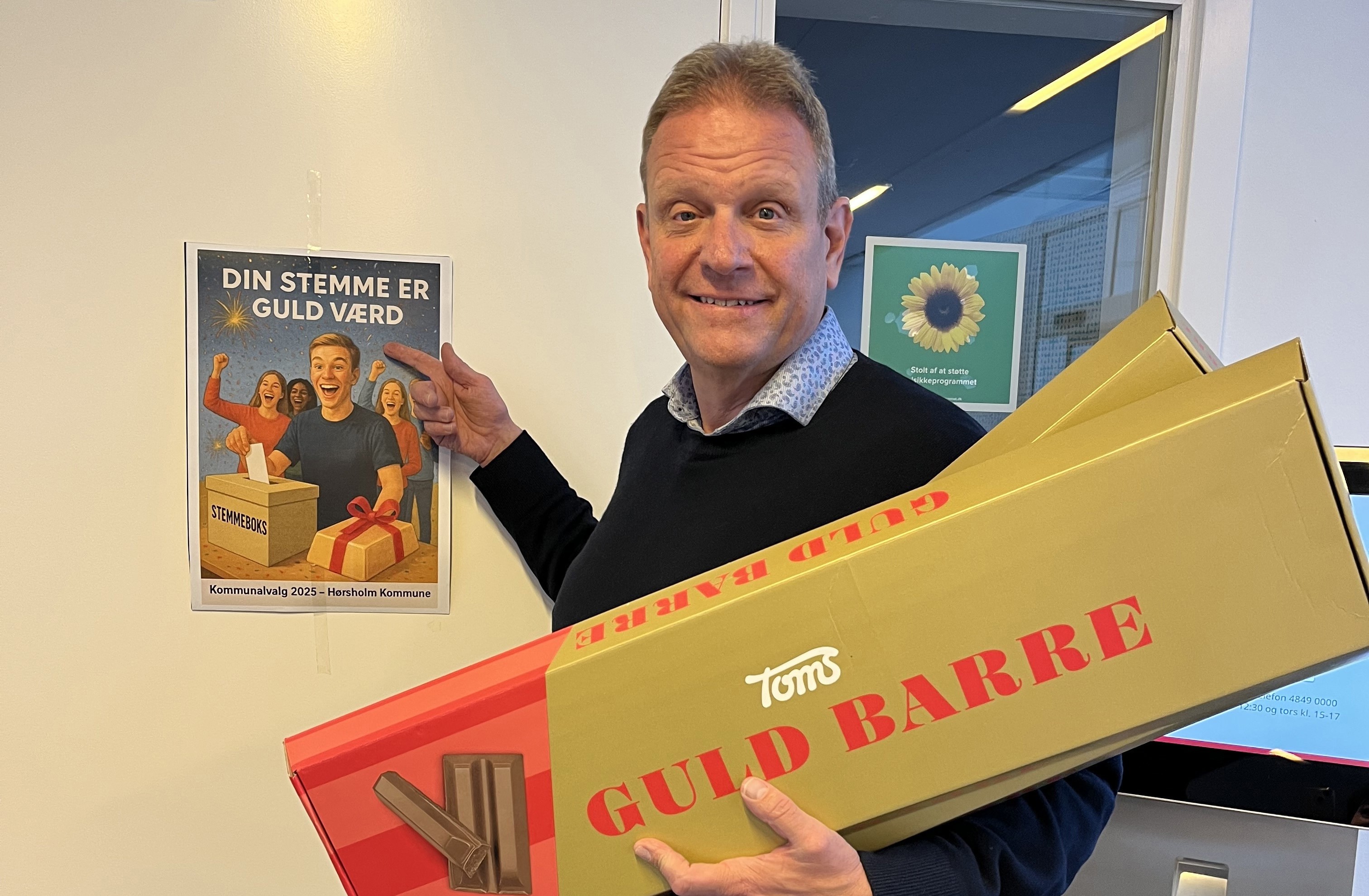 Borgmester Morten Slotved og kommunen lokker de unge med guldbarrer - hvis de vel at mærke møder op og stemmer.