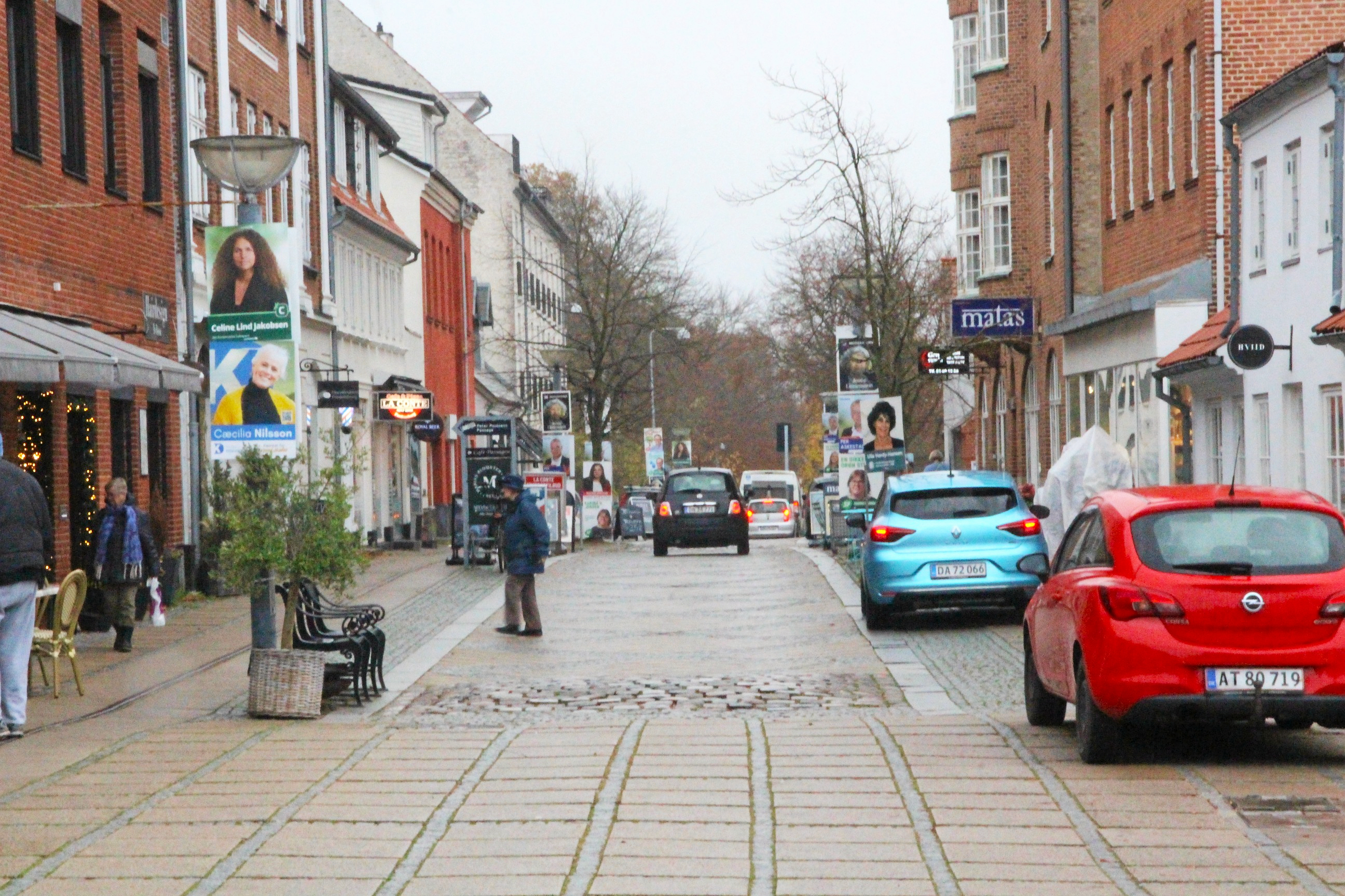 Hvilke interesser driver vores lokalpolitikere? Der er snart ikke noget butiksliv tilbage i Fredensborg bymidte, og vi borgere får skylden, skriver Karin Westh Nielsen i debatindlæg.
