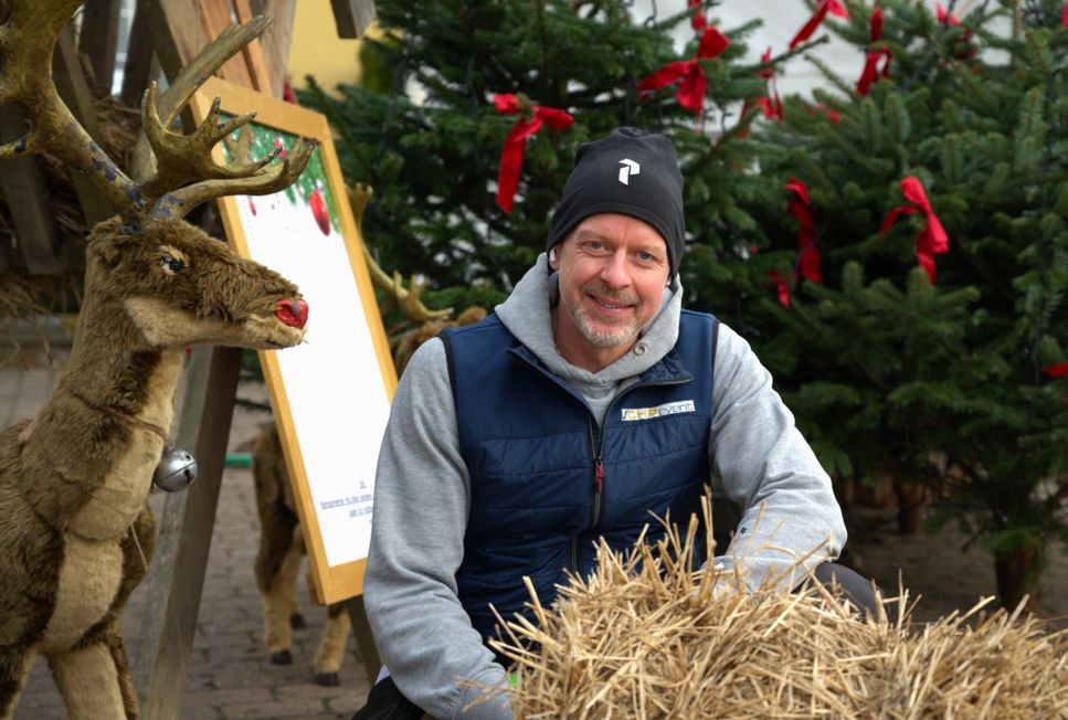 Claus Haas Petersen blev manden bag et nyt stort julemarked på Sørup Herregaard. - Povl Arne Petersen Claus Haas Petersen blev manden bag et nyt stort julemarked på Sørup Herregaard.