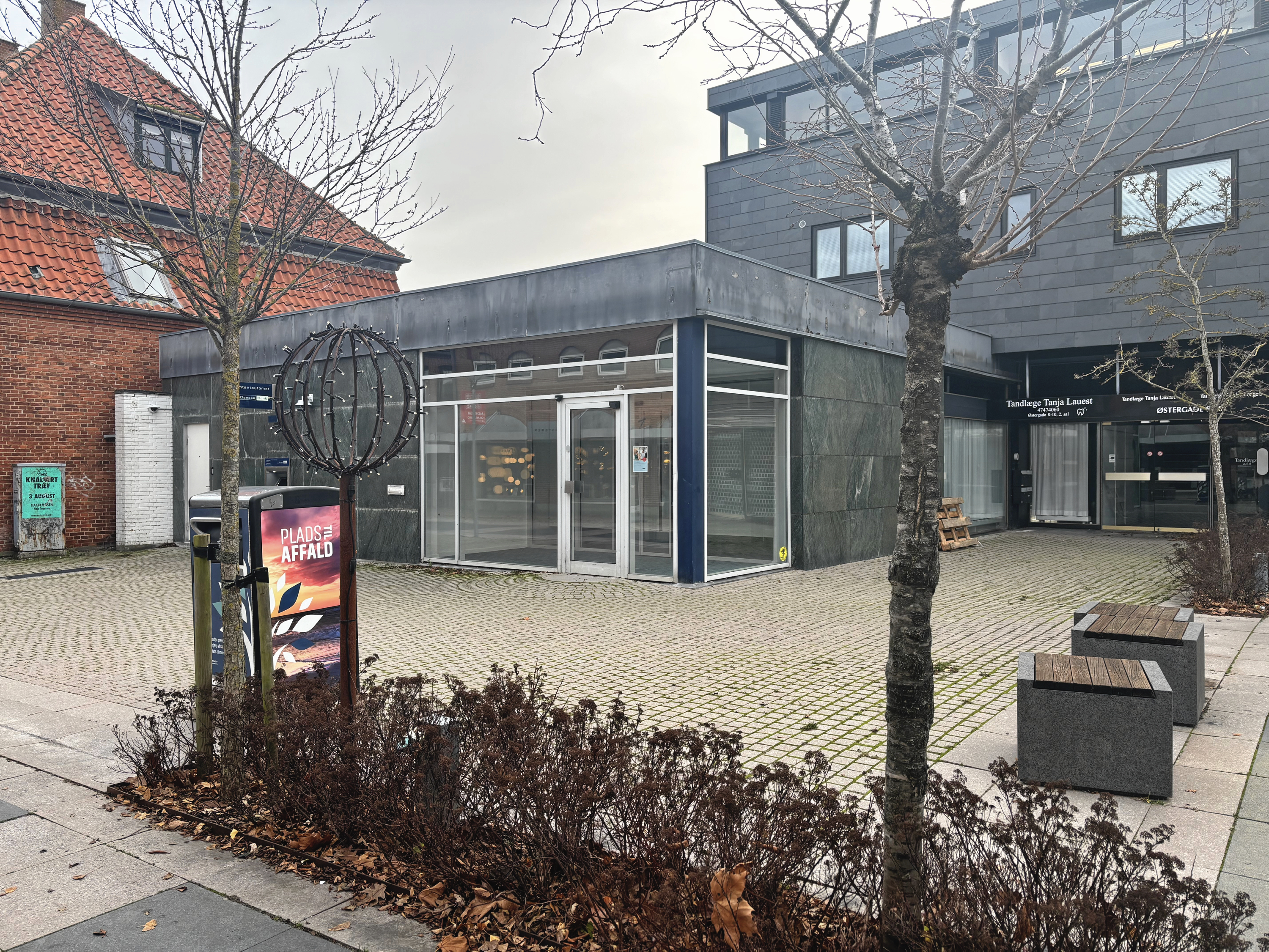 En Normal-butik skulle have slået dørene op i Danske Banks gamle lokaler på Banktovet i Helsinge kort før jul. Men nu melder Normal ud, at åbningen er udskudt på ubestemt tid.
