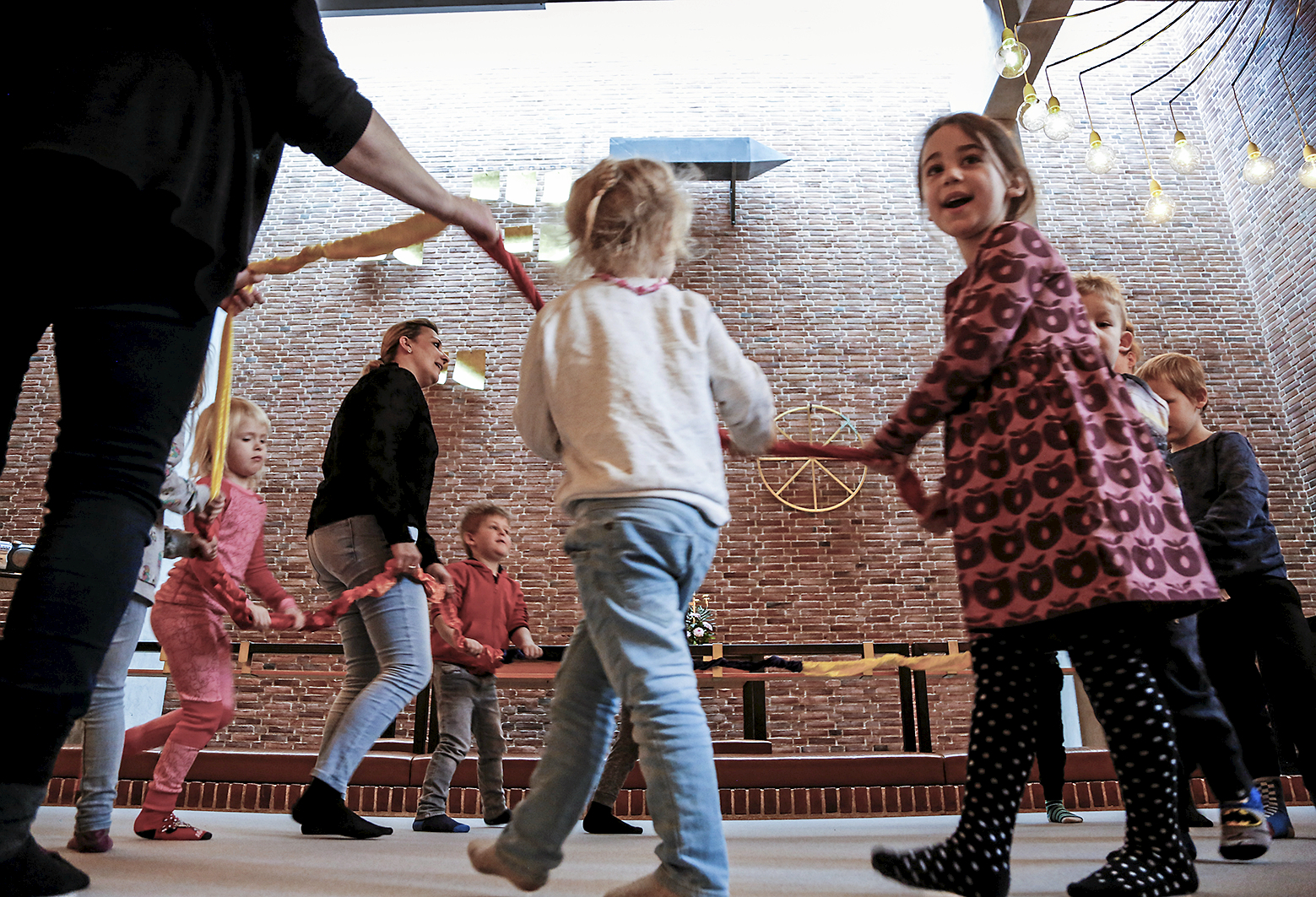 Action Kids har leveret 37 Action-kasser til børnehaver i Kalundborg Kommune for at fremme leg og bevægelse.