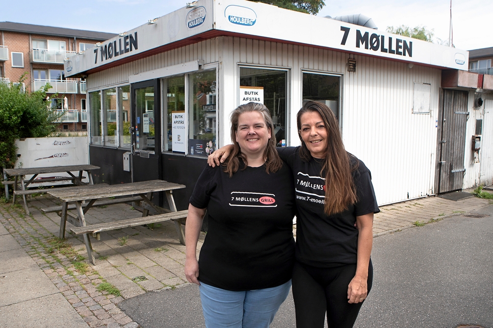 I 71 år tilsammen har søstrene Jette Lyberg og Linda Hartvigsen stået bag disken i Køges ikoniske grillbar 7-Møllen. Nu kommer søstrene med ny melding om grillbarens fremtid.