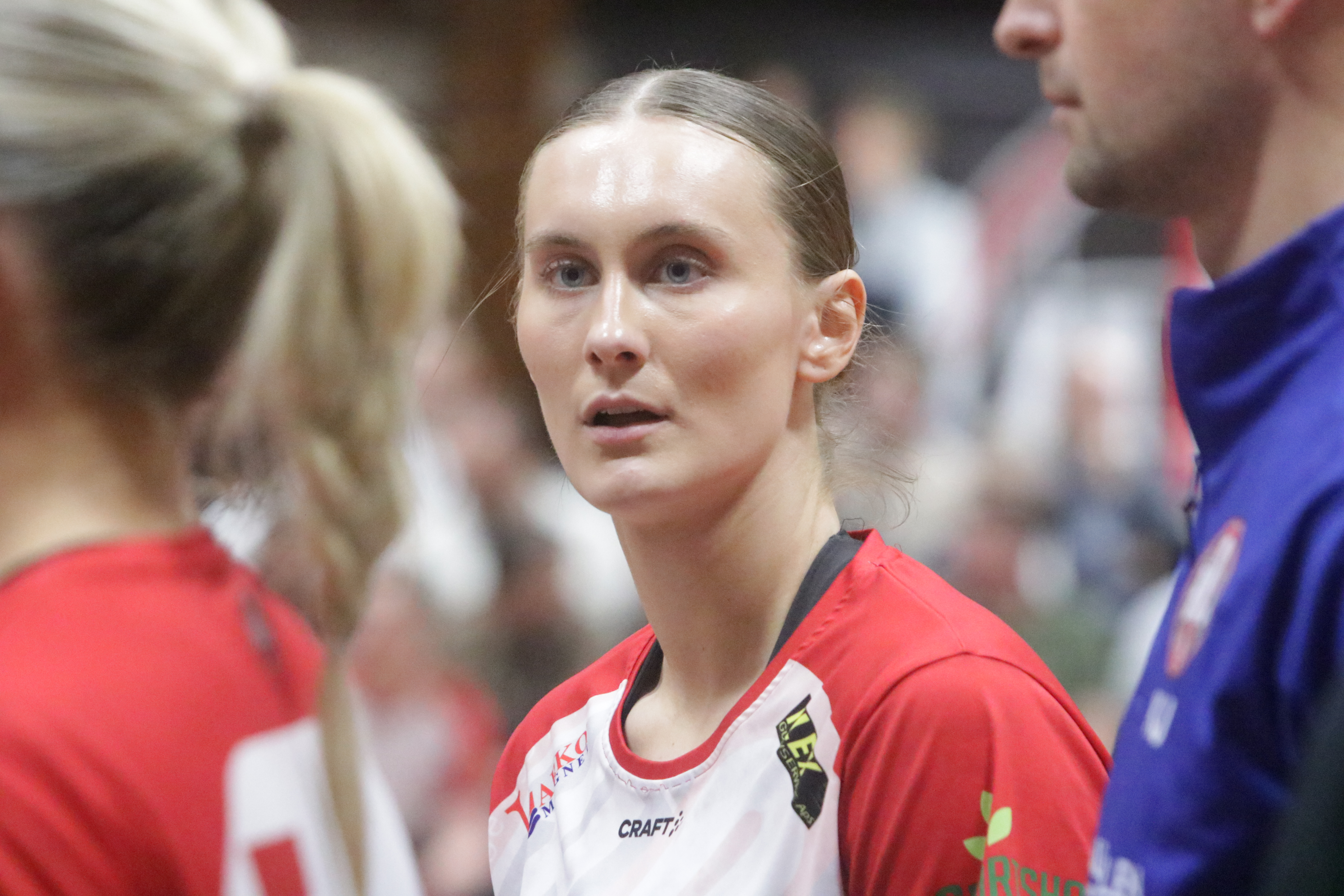 Marita Mortensen i en timeout for nylig mod Nykøbing F. Håndbold.