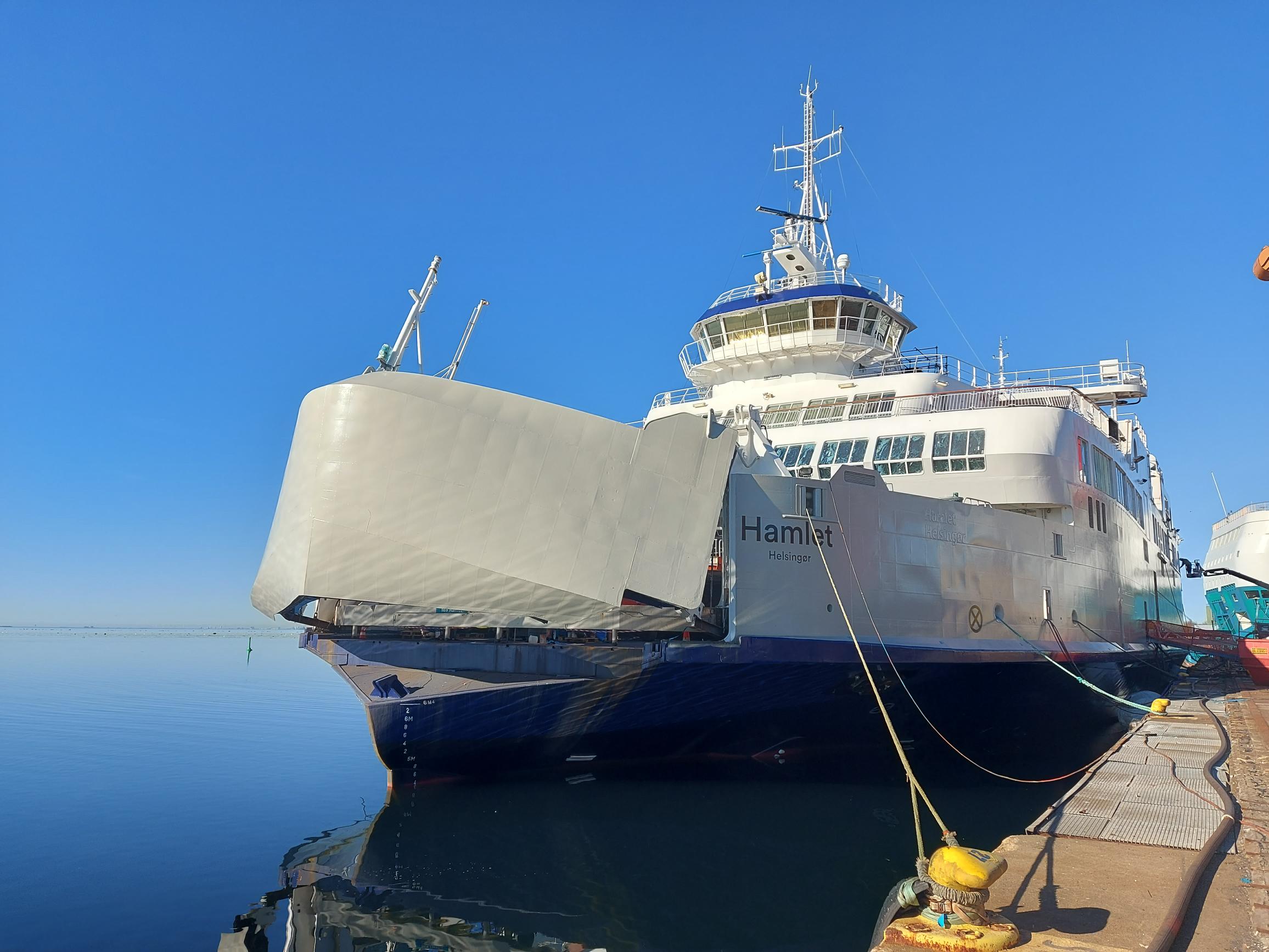 Hamlet ved at blive ombygget til eldrift her på værftet Oresund Dry Docks i Landskrona.