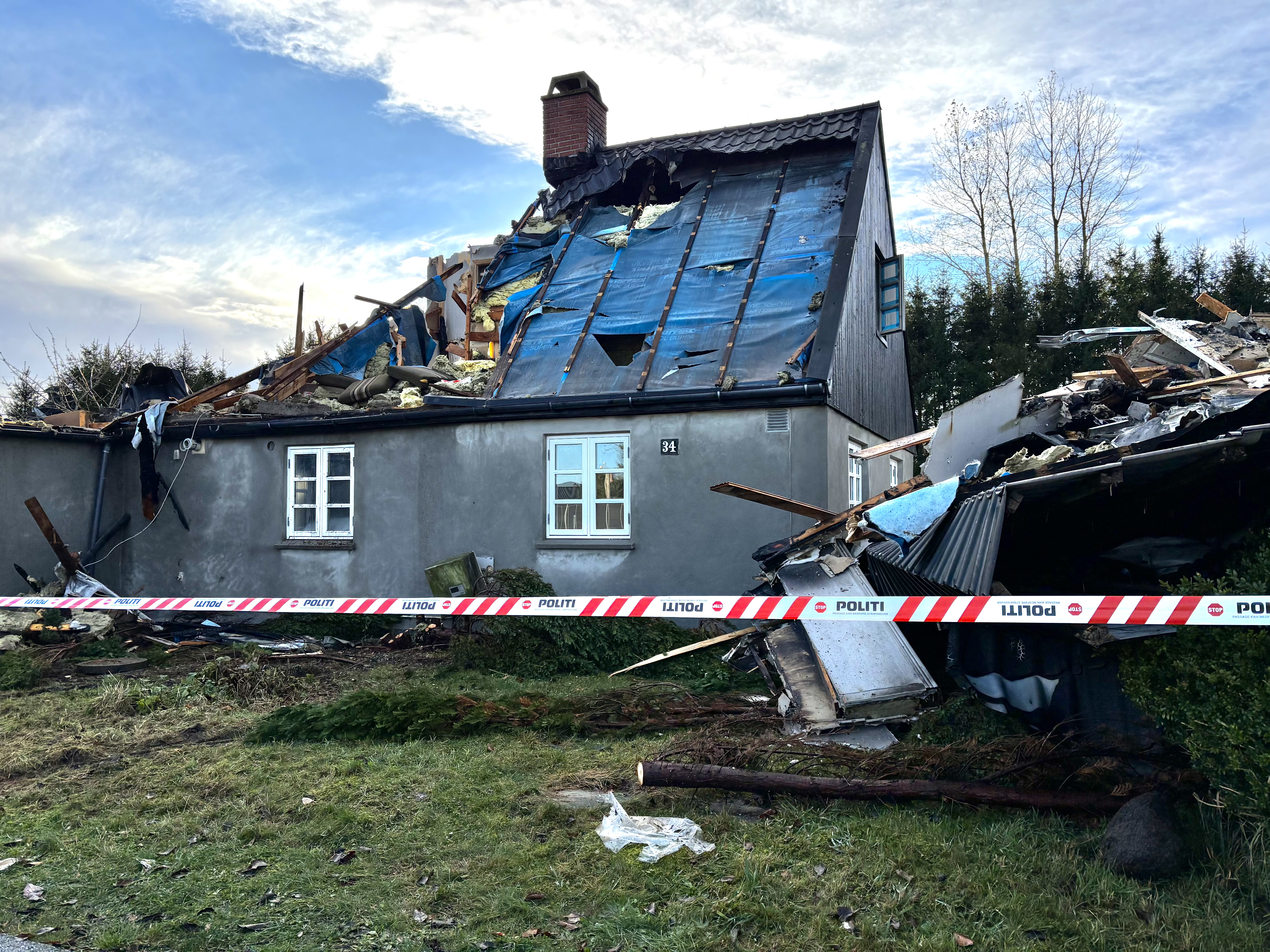 Villaen i Benløse har stået ubeboet i måneder. Nu er den brændt, og politiet kalder omstændighederne mistænkelige.