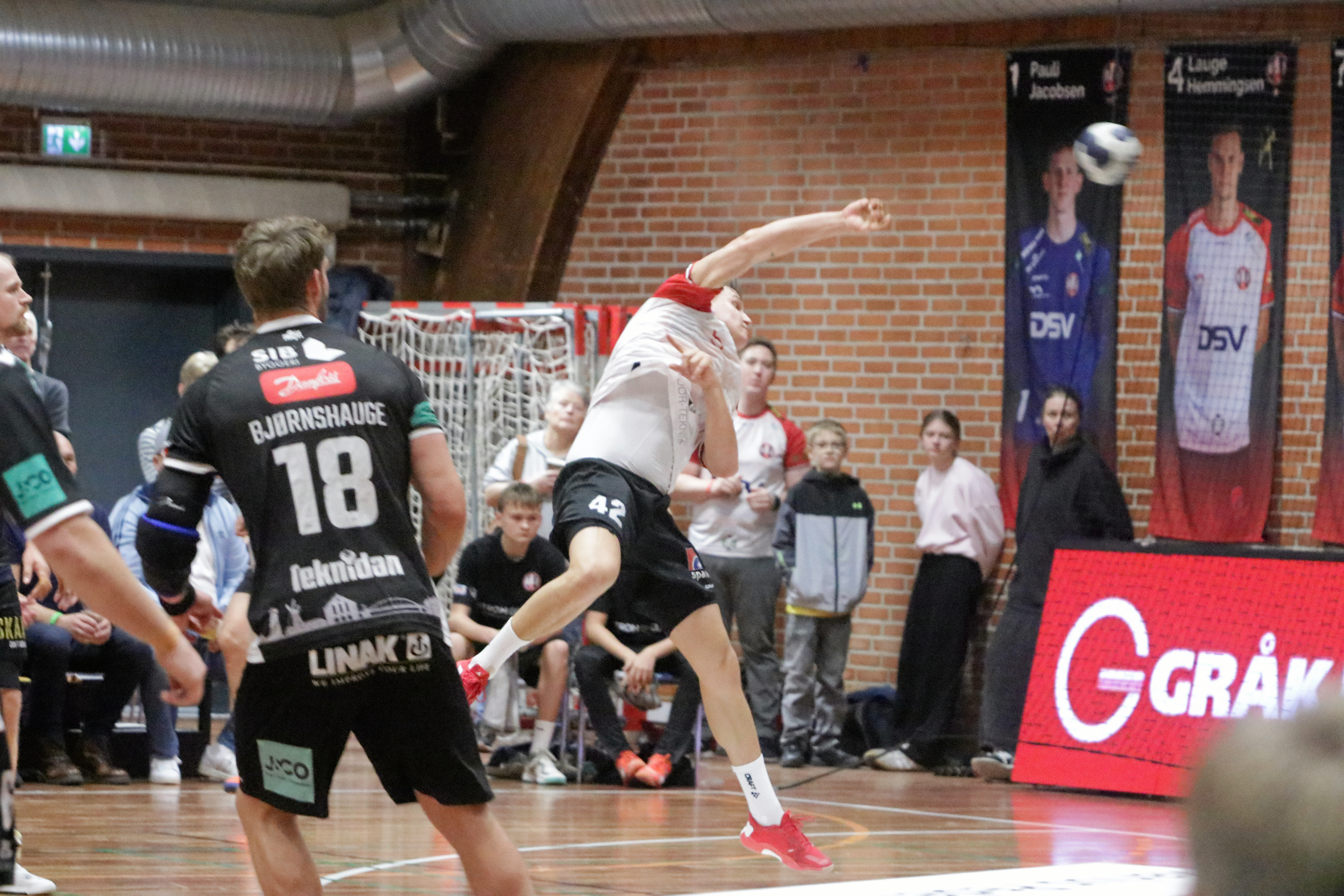 Mikkel Olsen (42) har spillet sin sidste kamp for HØJ.
