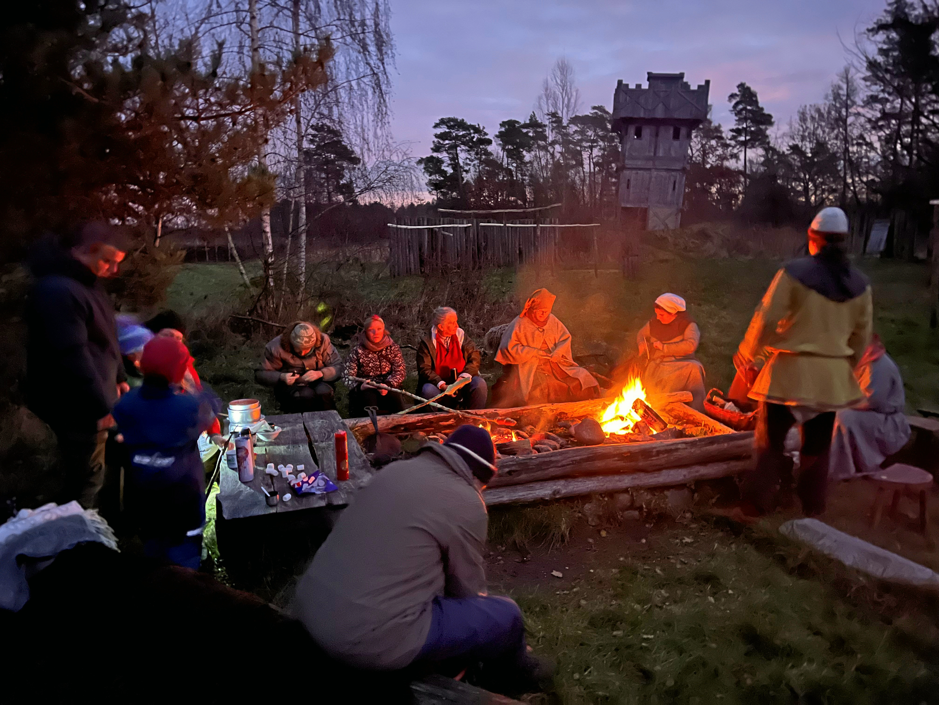 Fredag den 28. november er der bålhygge for alle ved Ulvsborg Historisk Værksted som alternativ til black friday.