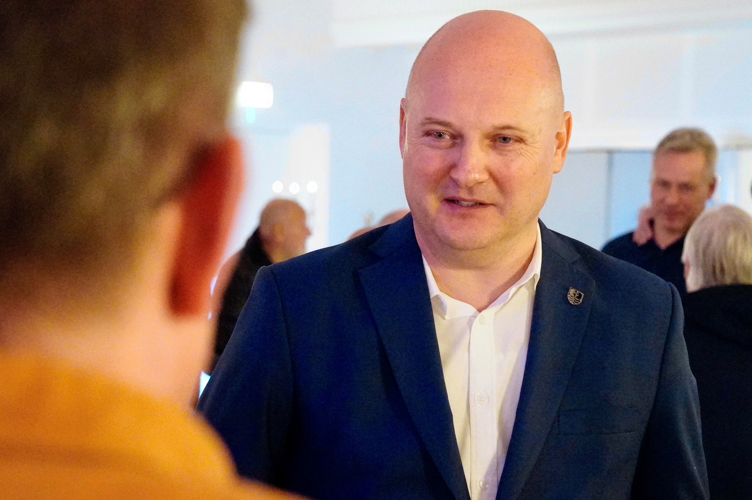 Borgmester Ole Vive (V) mistede to mandater, men har stadig de bedste kort på hånden i forhold til at fortsætte som borgmester.