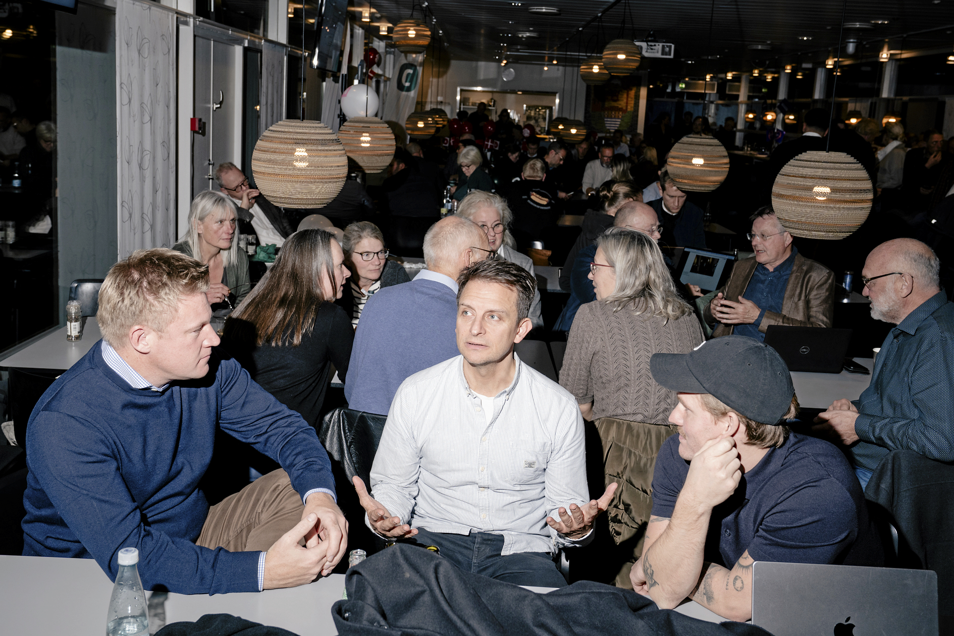 Bo Christensen (i midten) konkluderede på vegne af Den Grønne Borgergruppe, at borgerne har været på deres side i debatten om Energipark Vallø.