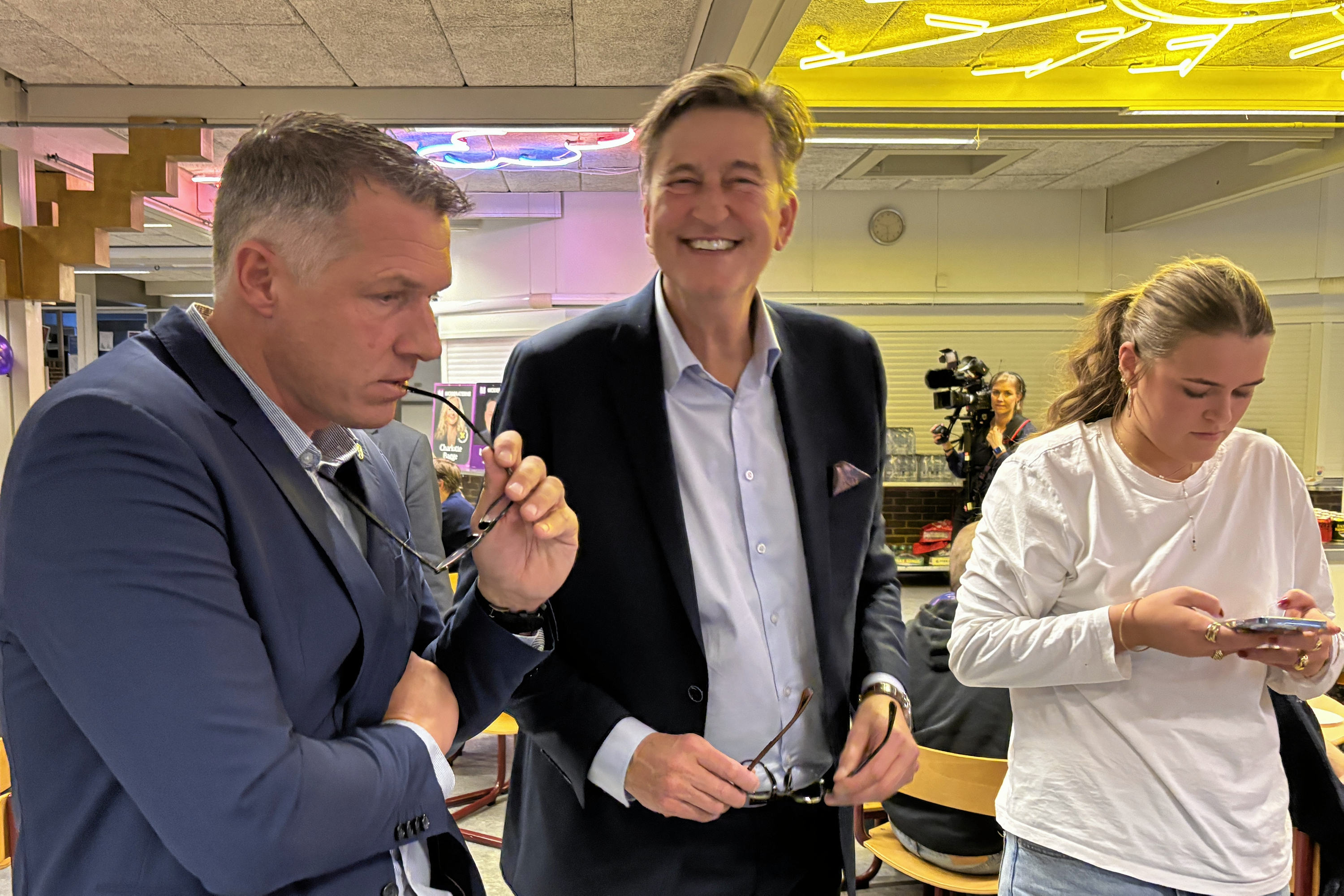 LA's Jakob Helles (i midten) havde grund til at smile på valgnatten. Han havde på et tidspunkt borgmesterposten inden for rækkevidde men tabte den til Michael Seiding Larsen (til venstre).