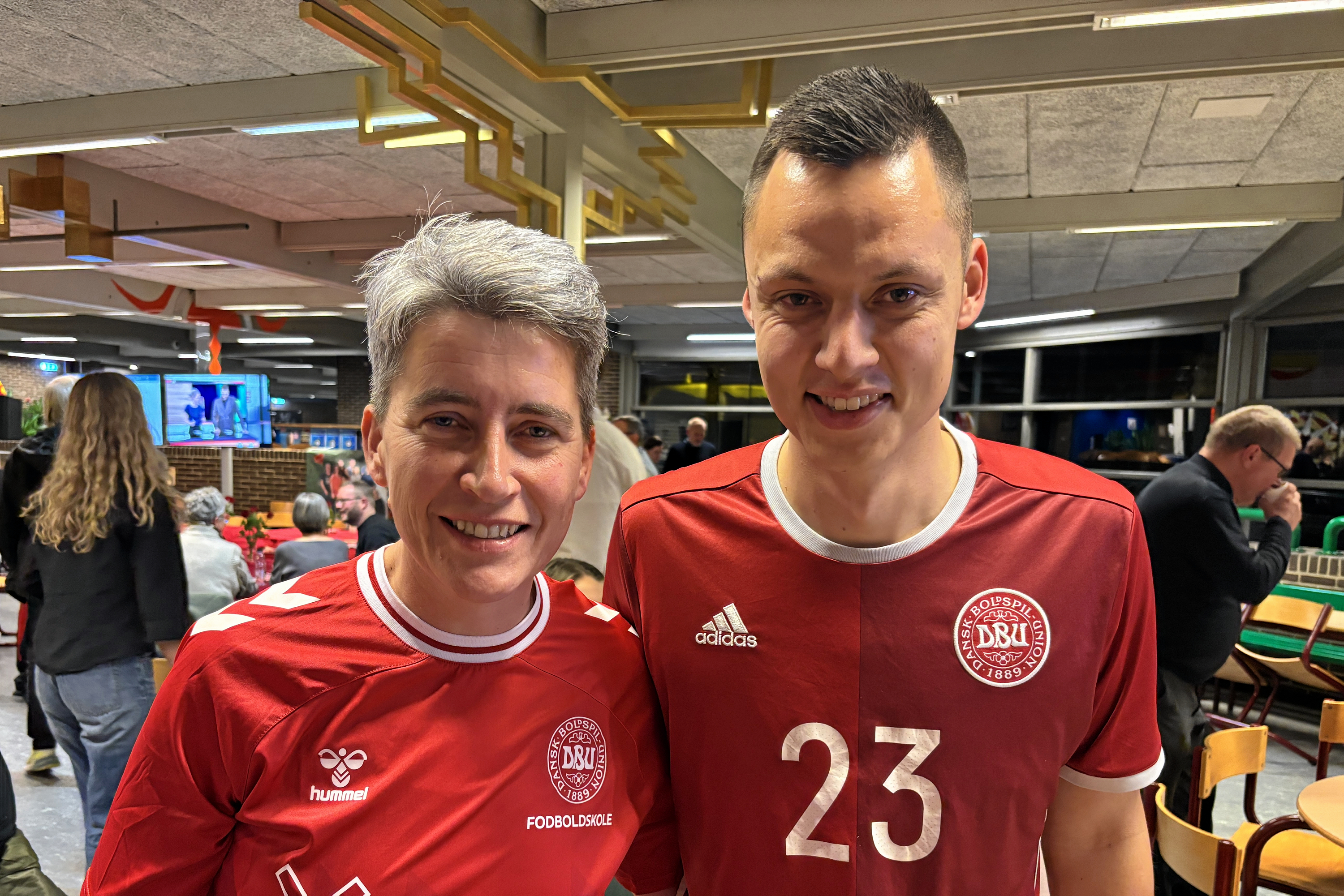 Valgaftenen var ren nedtur for Socialdemokratiets Brit Skovgaard og SF's Martin Graff Jørgensen. De to fodboldfans kan dog personligt glæde sig over, at det bliver til en ny omgang i kommunalbestyrelsen.
