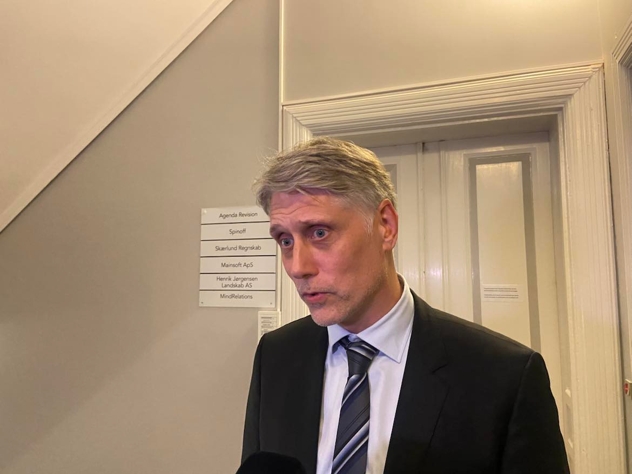 Horn afbrød kortvarigt forhandlingerne med SF, M, EL og RV for at fortælle, at der var opbakning til ham som borgmester. Men lykken varede ikke ved for socialdemokraten. - Philp Horup Horn afbrød kortvarigt forhandlingerne med SF, M, EL og RV for at fortælle, at der var opbakning til ham som borgmester. Men lykken varede ikke ved for socialdemokraten.
