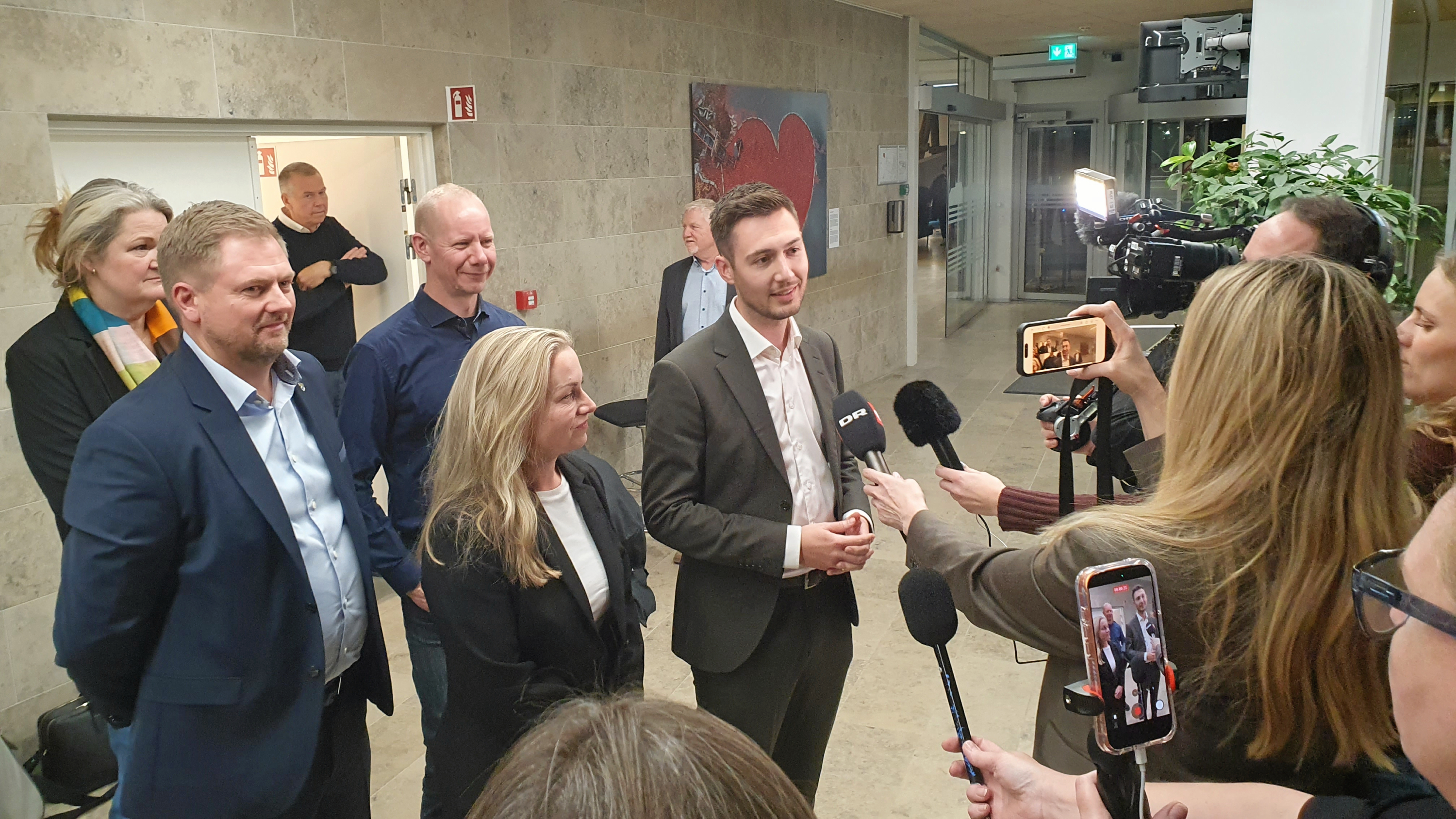 Christoffer Lorenzen blev præsenteret som Hillerøds nye borgmester omkring klokken 3.20.