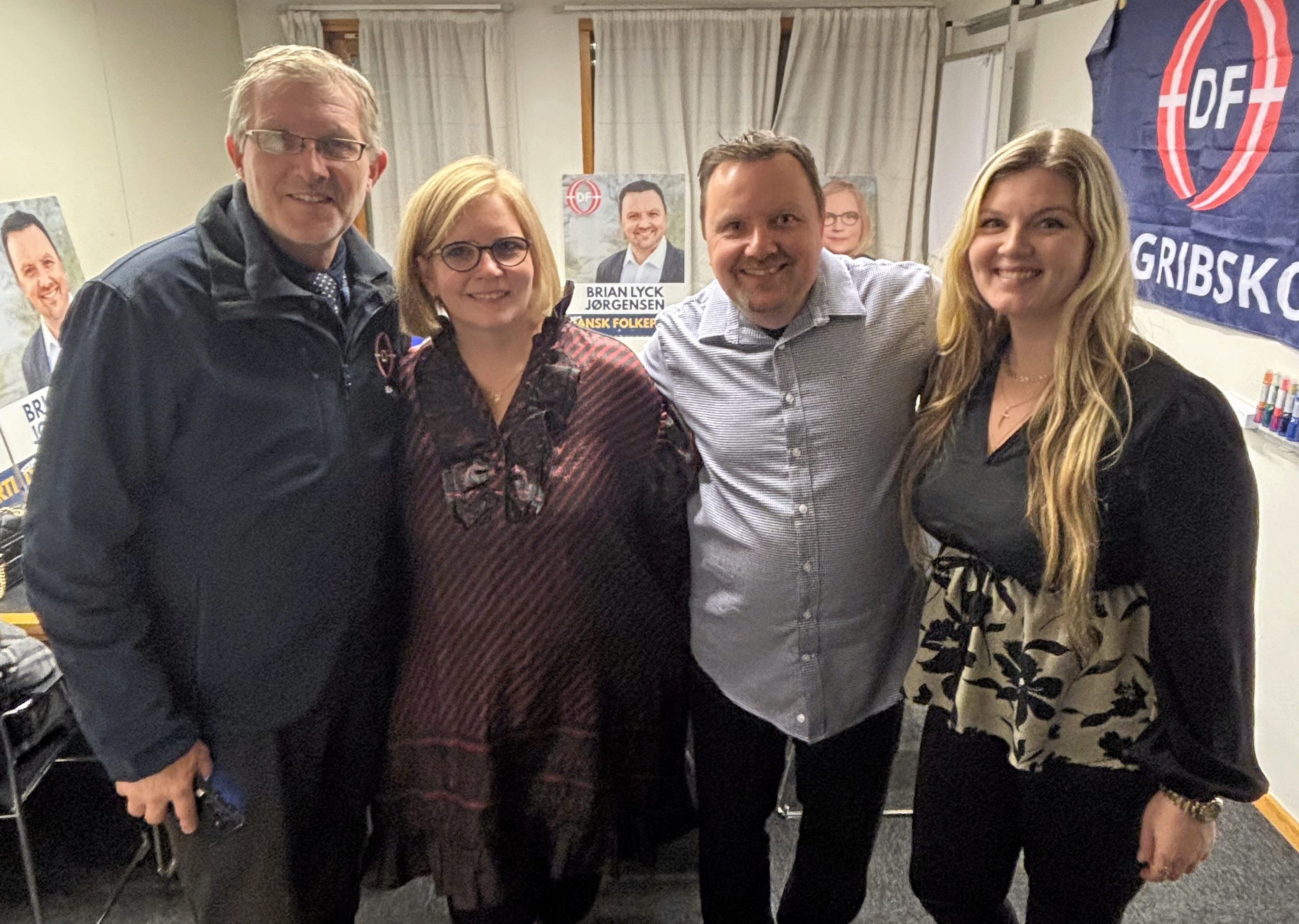 Fra venstre ses Bill Kaare, Anja Schlie, Brian Lyck Jørgensen og Melanie Hauchrog Reddig Spieler på valgaftenen. - Dansk Folkeparti Fra venstre ses Bill Kaare, Anja Schlie, Brian Lyck Jørgensen og Melanie Hauchrog Reddig Spieler på valgaftenen.
