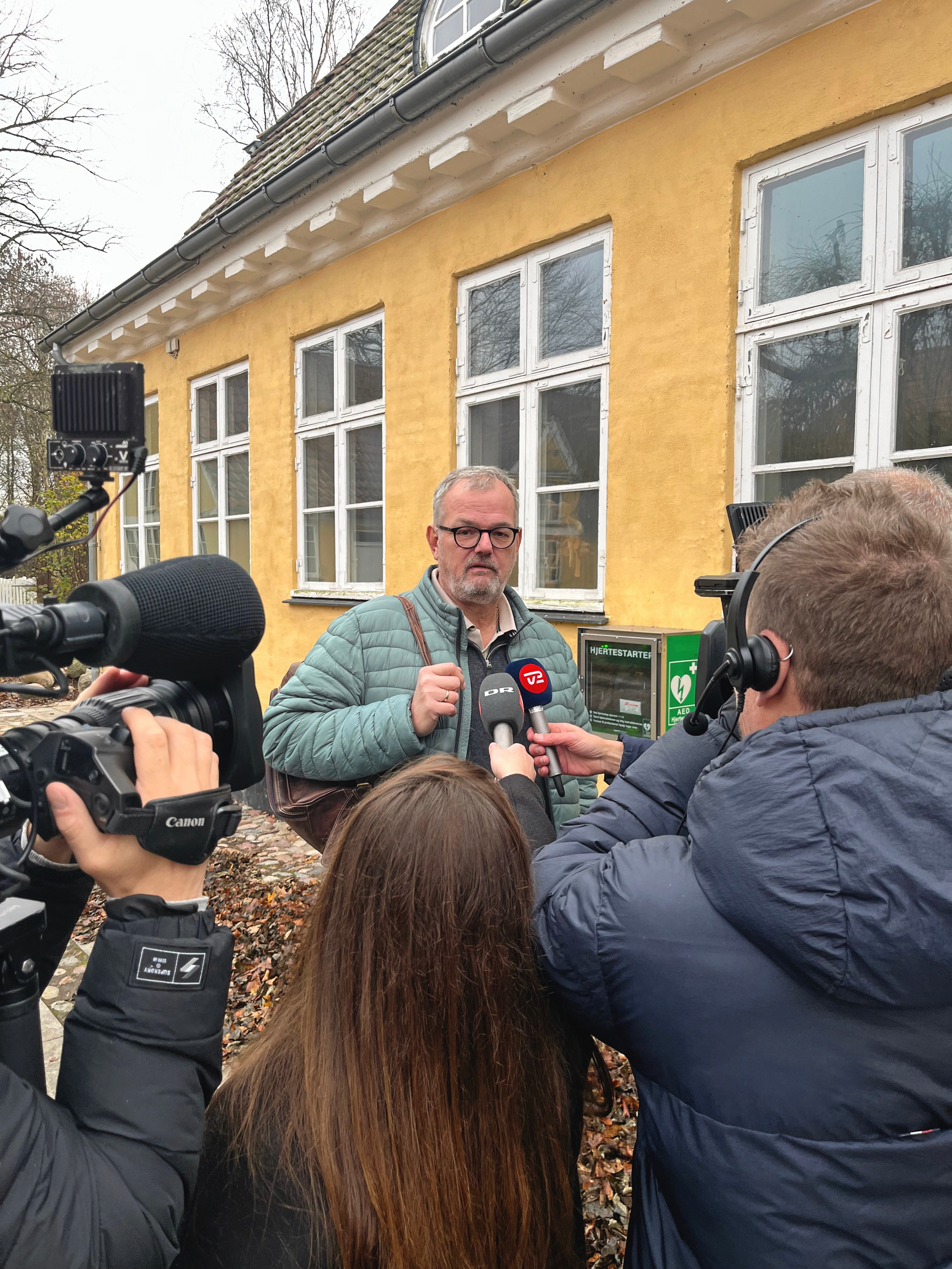 Lars Gravgaard Hansen gav citater til den fremmødte presse. - Christian Ambæk Lars Gravgaard Hansen gav citater til den fremmødte presse.