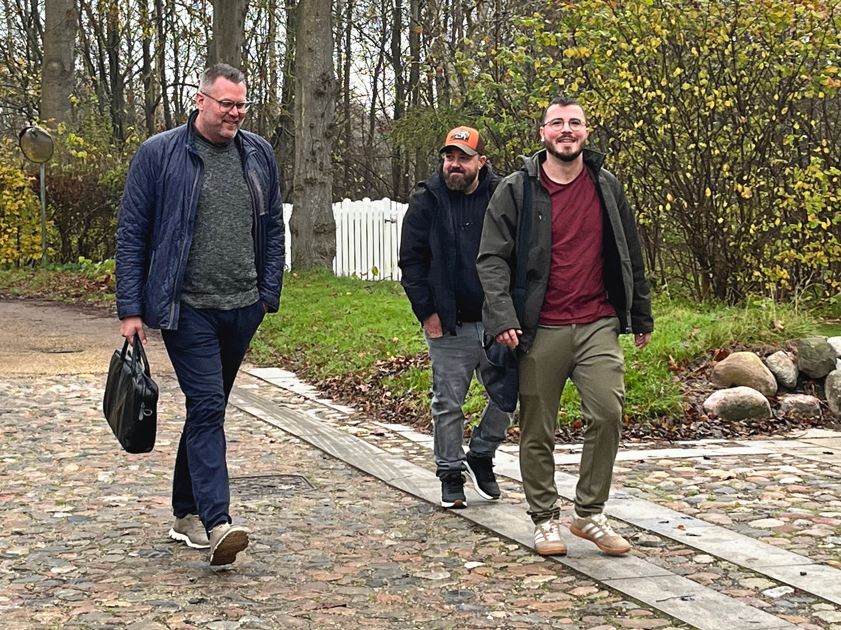 Mikkel Skovby (L) (tv.) gav også interview til pressen. - Christian Ambæk Mikkel Skovby (L) (tv.) gav også interview til pressen.