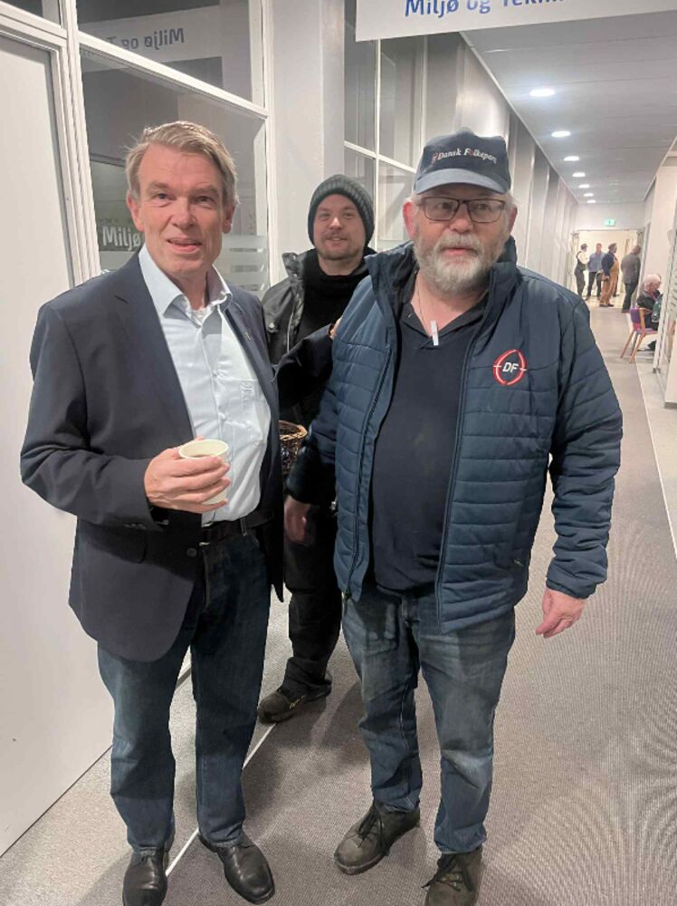 Ole S. Nielsen var trods et flot valg ikke i godt humør, da han forlad rådhuset i Frederiksværk midt om natten.