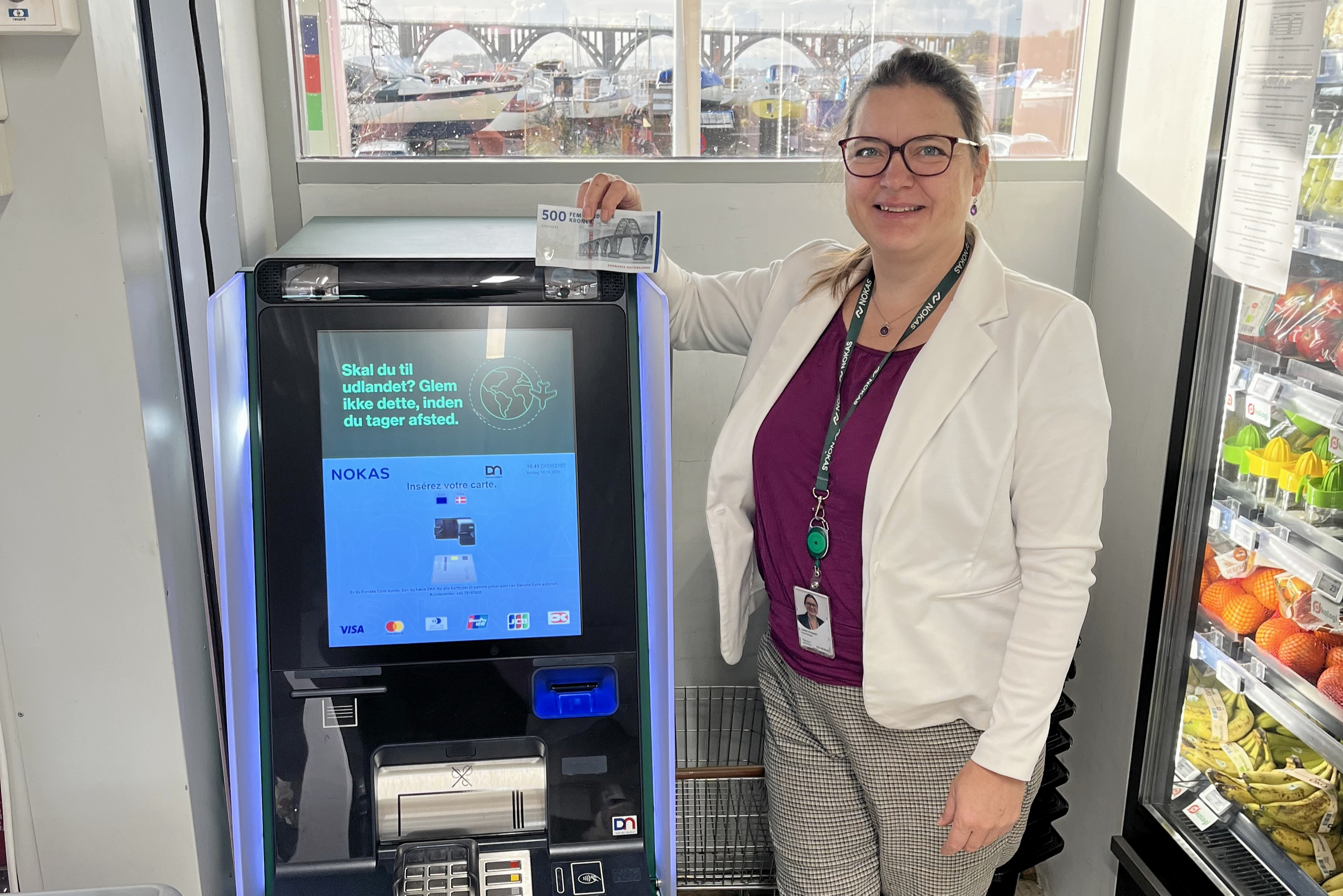 Trods et ønske om en ekstra hæveautomat fra Nokas, som her bliver præsenteret af product manager, Lisbeth Brogaard, ser det umiddelbart ikke ud til, at ønsket bliver opfyldt.