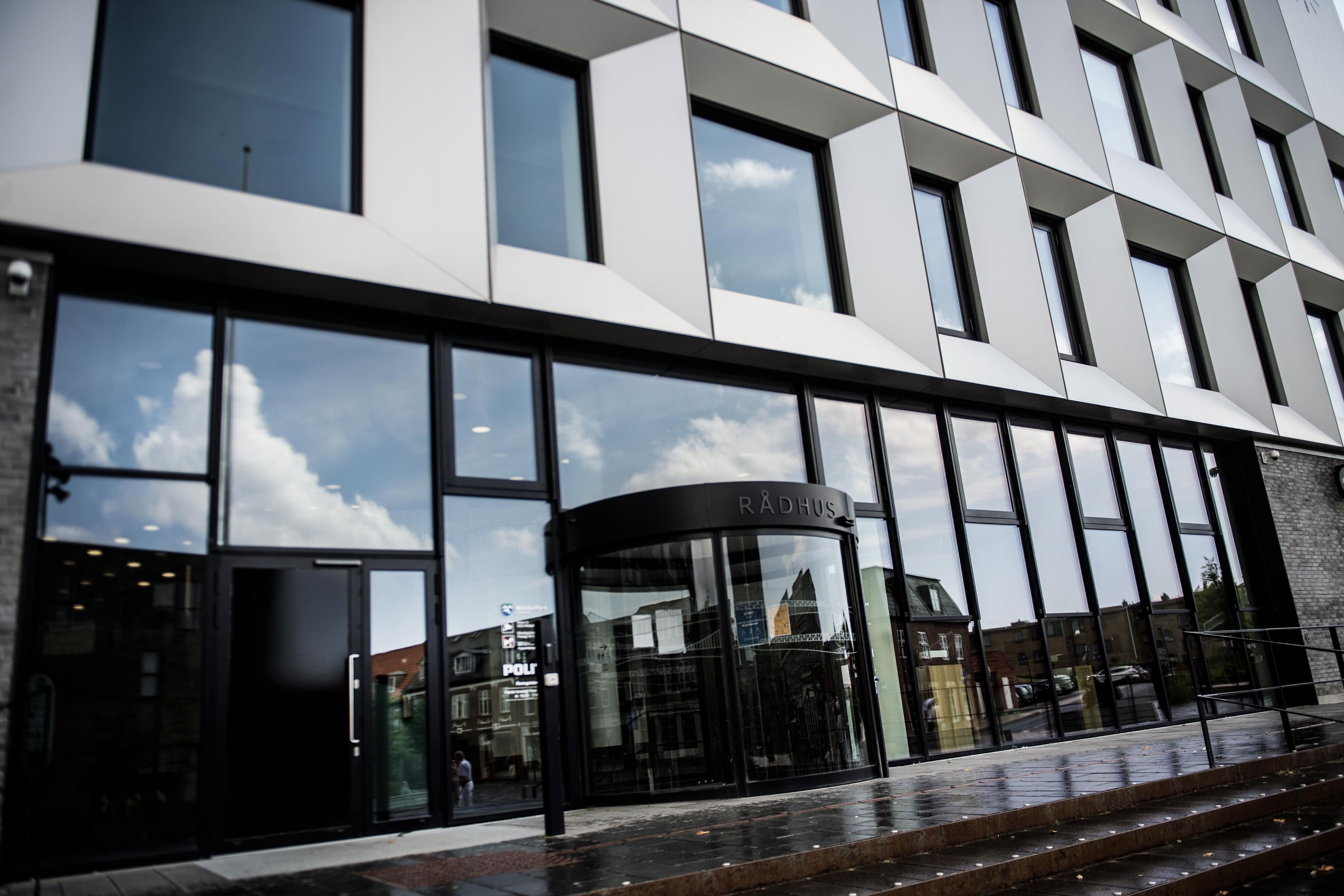 Foran rådhuset i Middelfart, der her er fotograferet i 2021, kunne Anders Møllegård (V) torsdag meddele, at han bliver ny borgmester i Middelfart Kommune. (Arkivfoto).