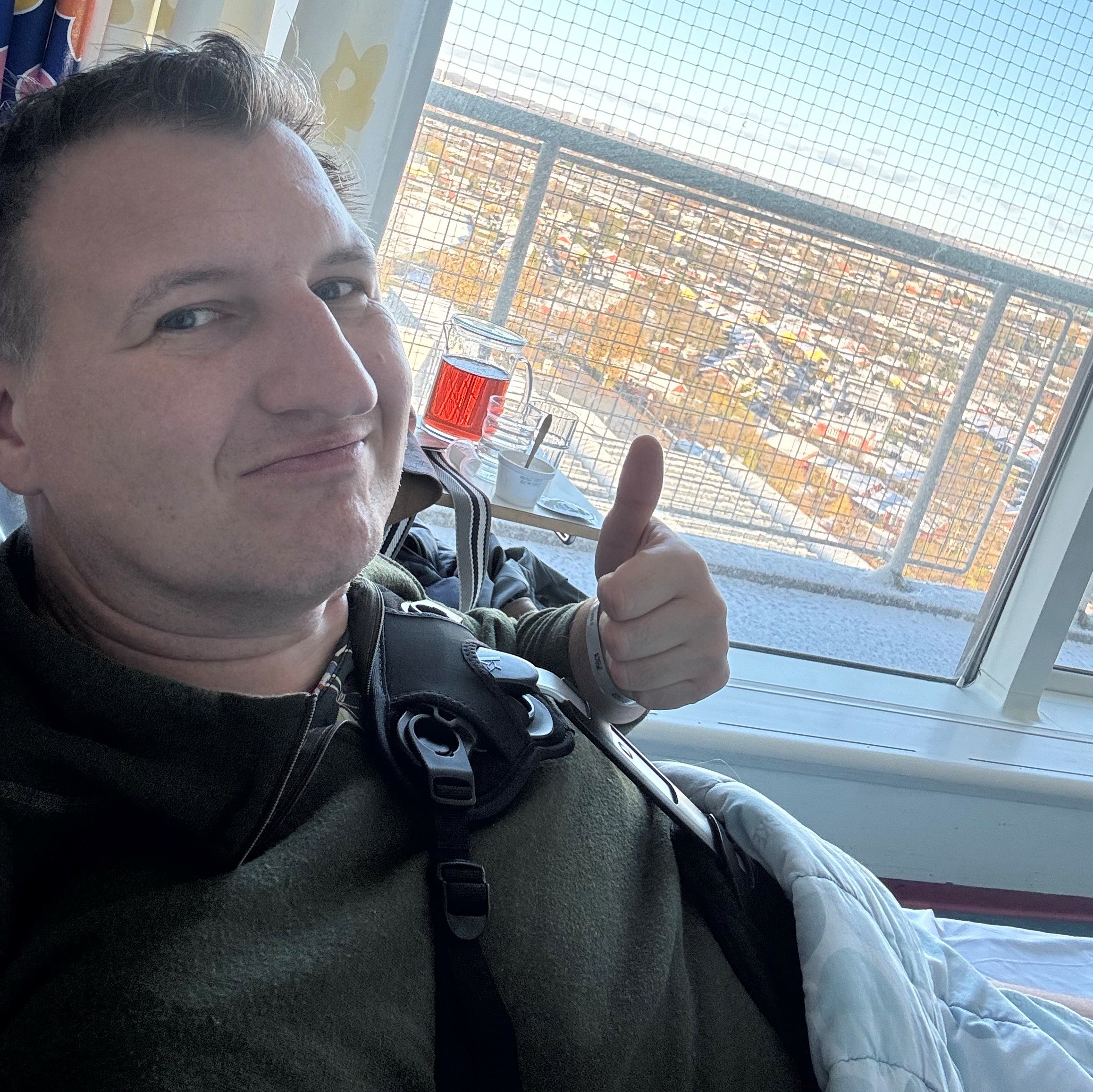 Robert Mørck faldt og slog ryggen på valgdagen. Nu er han indlagt på Herlev Hospital.