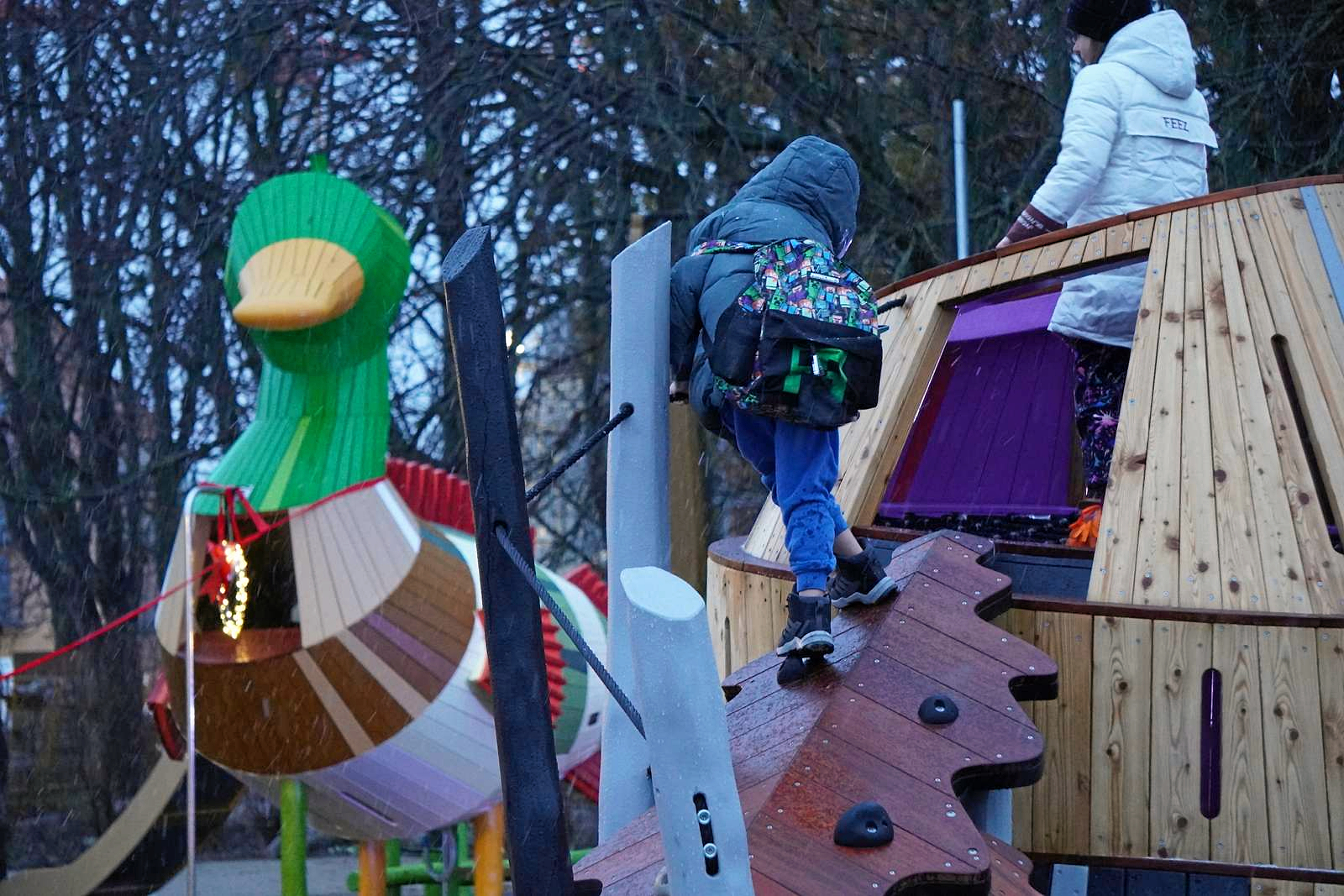 Du finder legepladsen med andefisken ved vandlegepladsen ved Selsmosen i Taastrup.