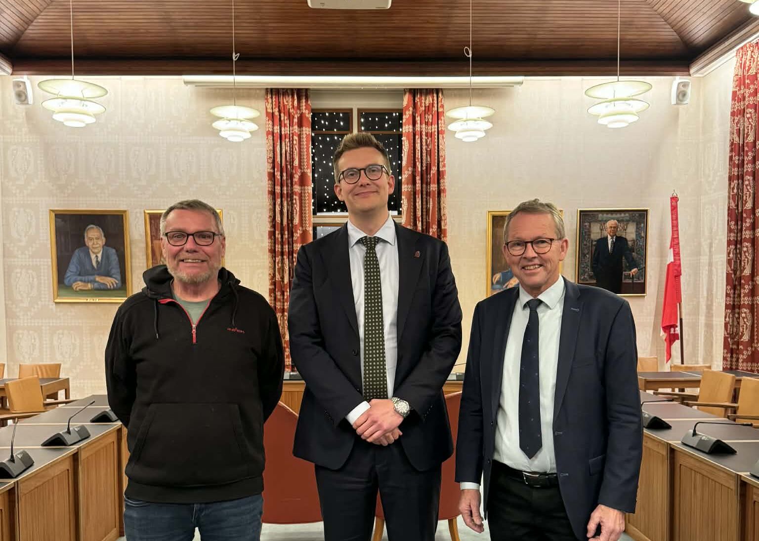 Per Flor (DF), kommende borgmester Andreas Karlsen (K) og nuværende borgmester Klaus Hansen (V) har lavet en opsigtsvækkende aftale om de kommende fire år.