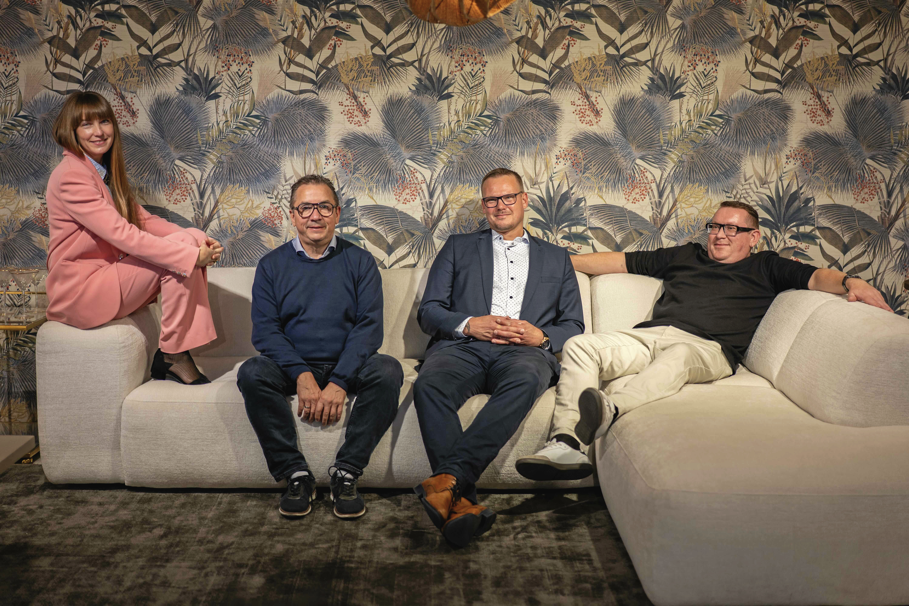 Ledelsen i Booa i et afslappet hjørne, fra v. Julie Vestergaard Nissen, René Fleming, Bjarke Gadgaard Aage og Lars Guldborg Ødemark.