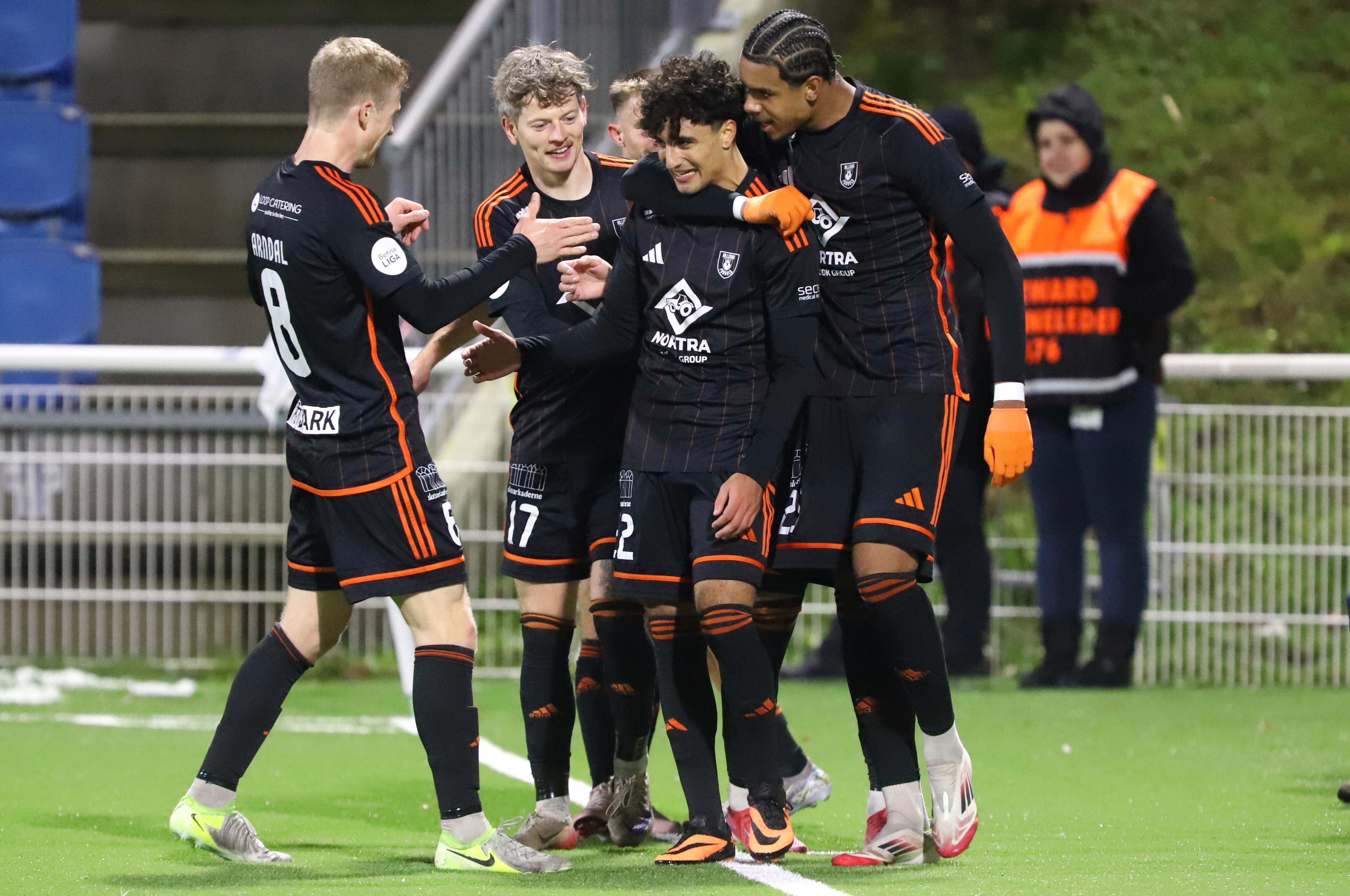 Hvor skal Hillerød Fodbolds hjemmebane være? Politikerne sætter flere undersøgelser i gang.