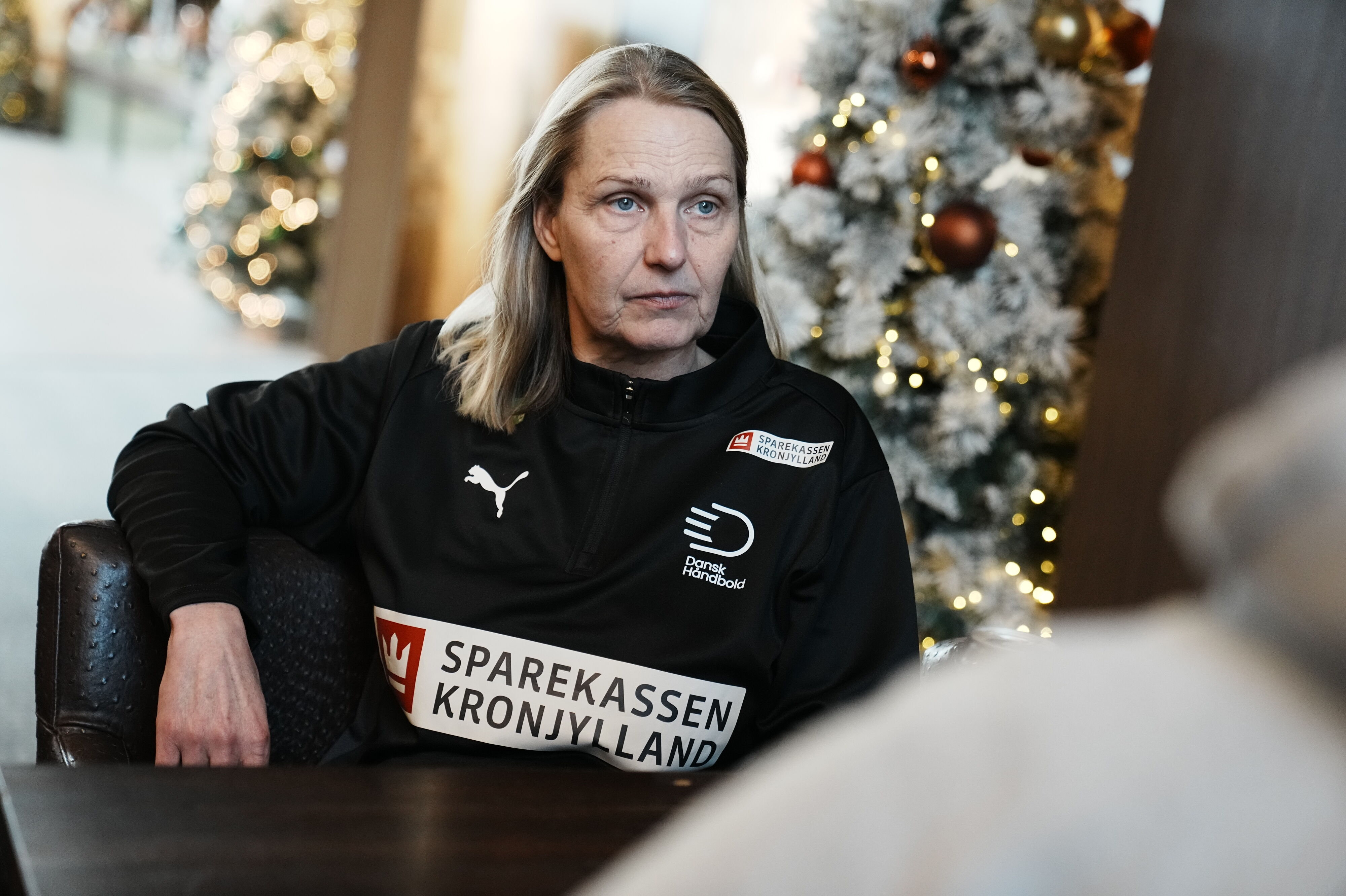 Helle Thomsen er sikker på, at Bojana Popovic kan overkomme flere roller, fortalte hun, da landsholdet søndag mødte pressen på spillerhotellet i Rotterdam.