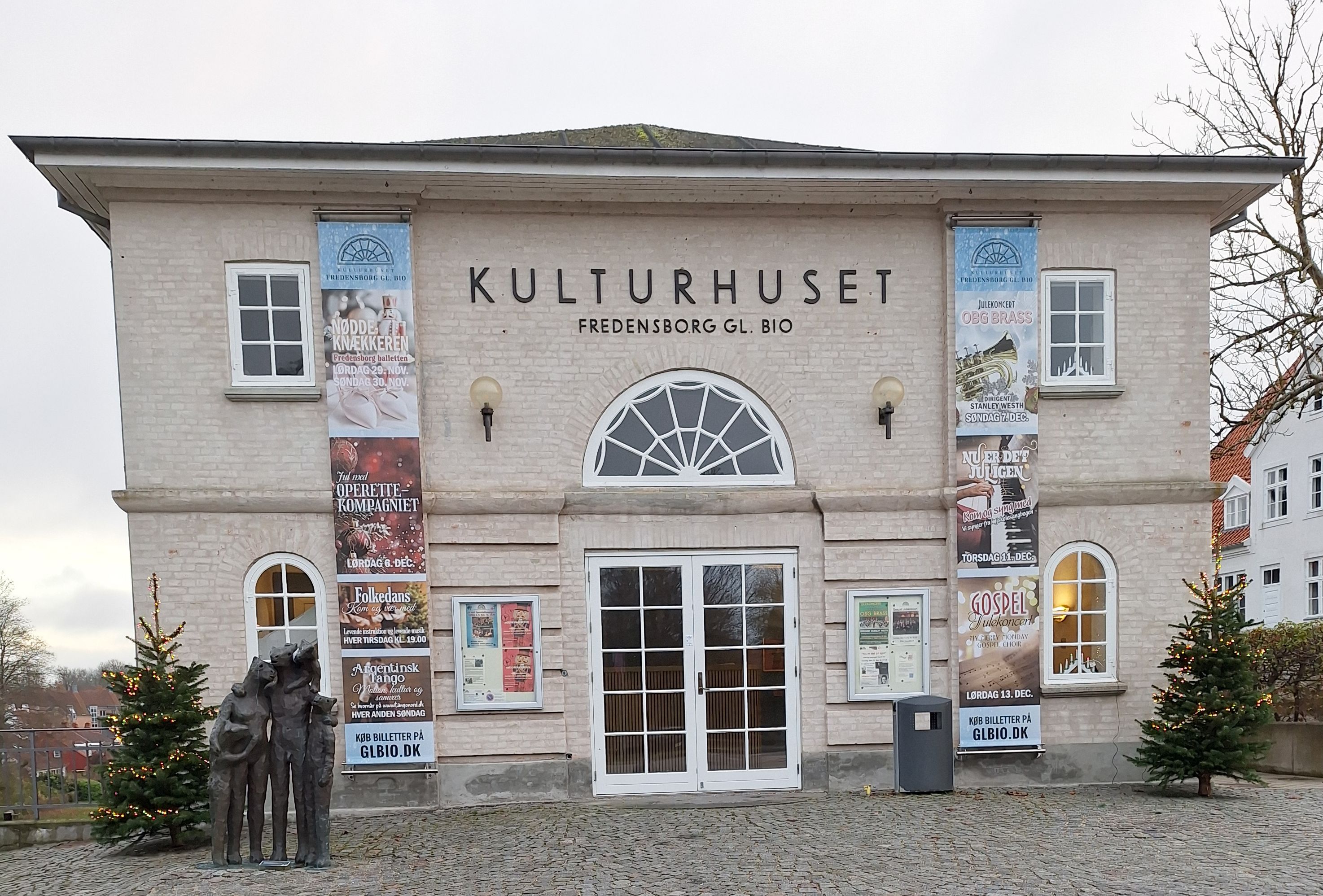 Der er forårsudstilling med lokale kunstnere i den gamle biograf i Fredensborg i påsken.