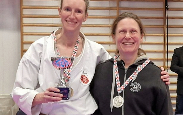 Tina Klok Wrønding, til venstre, vandt guld i kategorien shobu ippon kumite