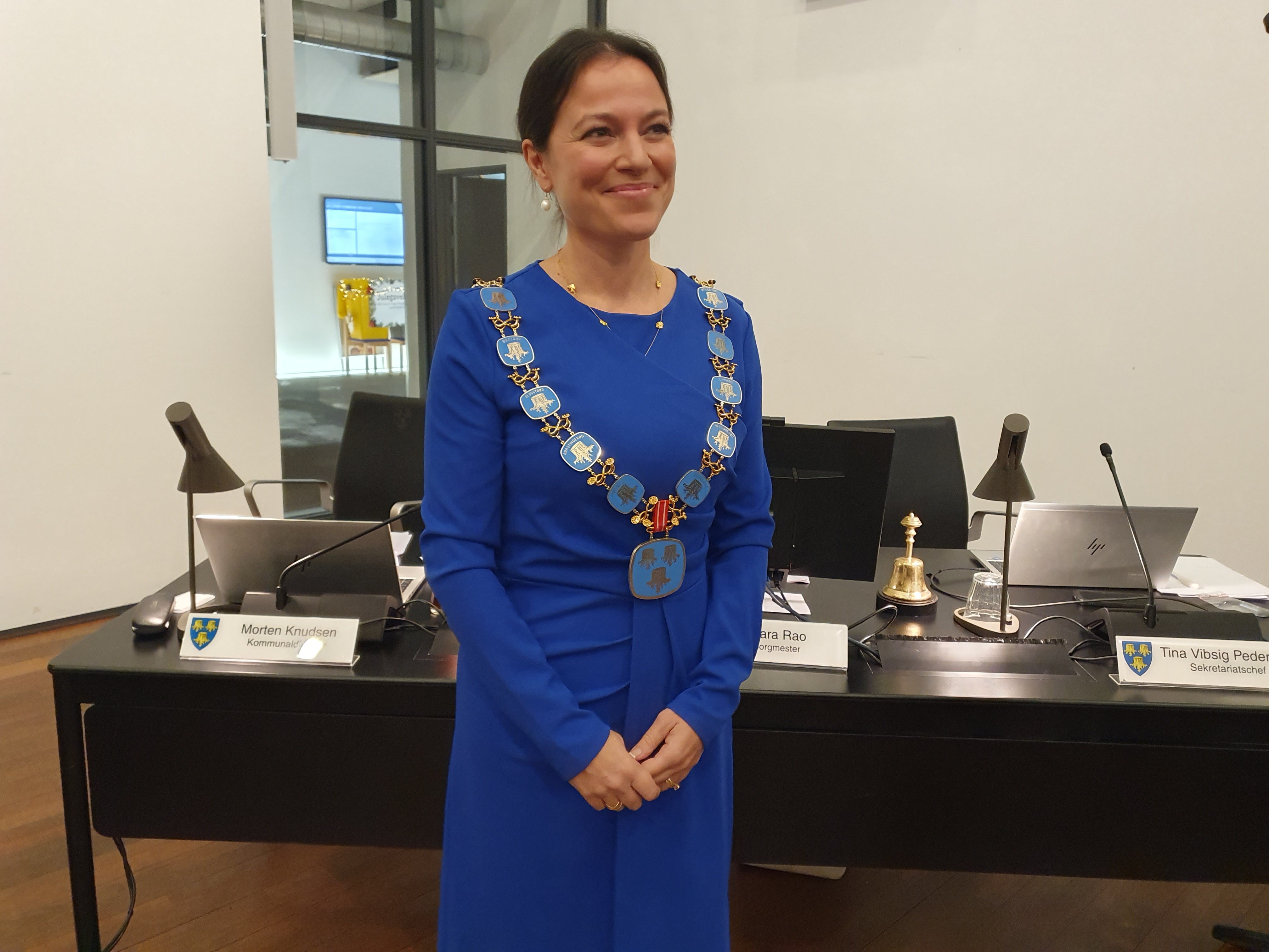 Clara Rao fik borgmesterkæden på efter den officielle udnævnelse som borgmester af Allerød fra 1. januar 2026.