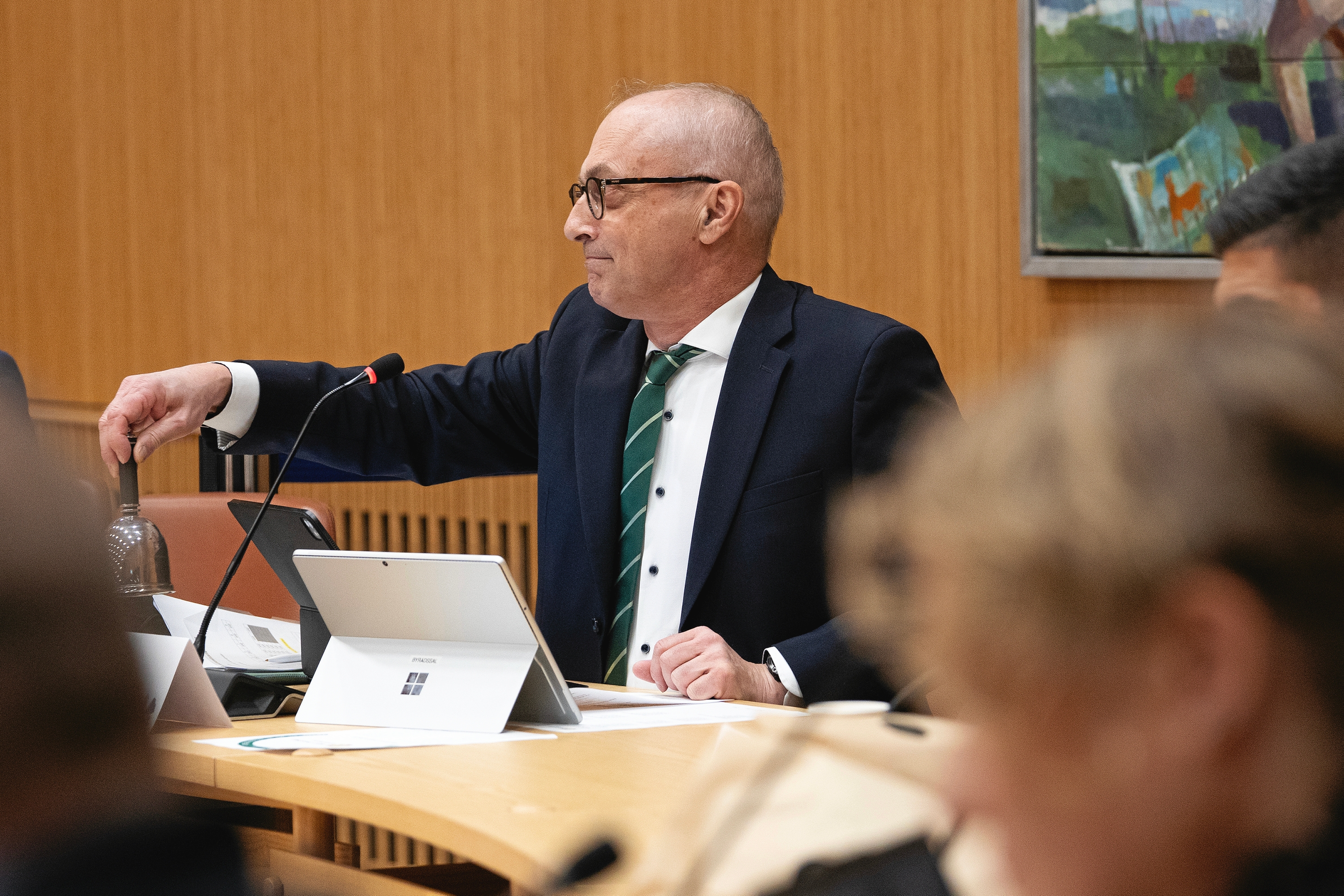 Som længst siddende medlem i byrådet ledte Michael Ziegler også mødet op til hans valg som borgmester. - Anders Ole Olsen Som længst siddende medlem i byrådet ledte Michael Ziegler også mødet op til hans valg som borgmester.