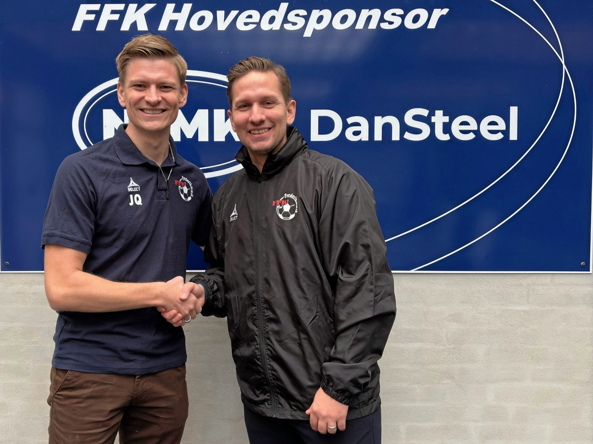 Klubchef Jacob Quvang byder Mads Westh velkommen hjem til barndomsklubben