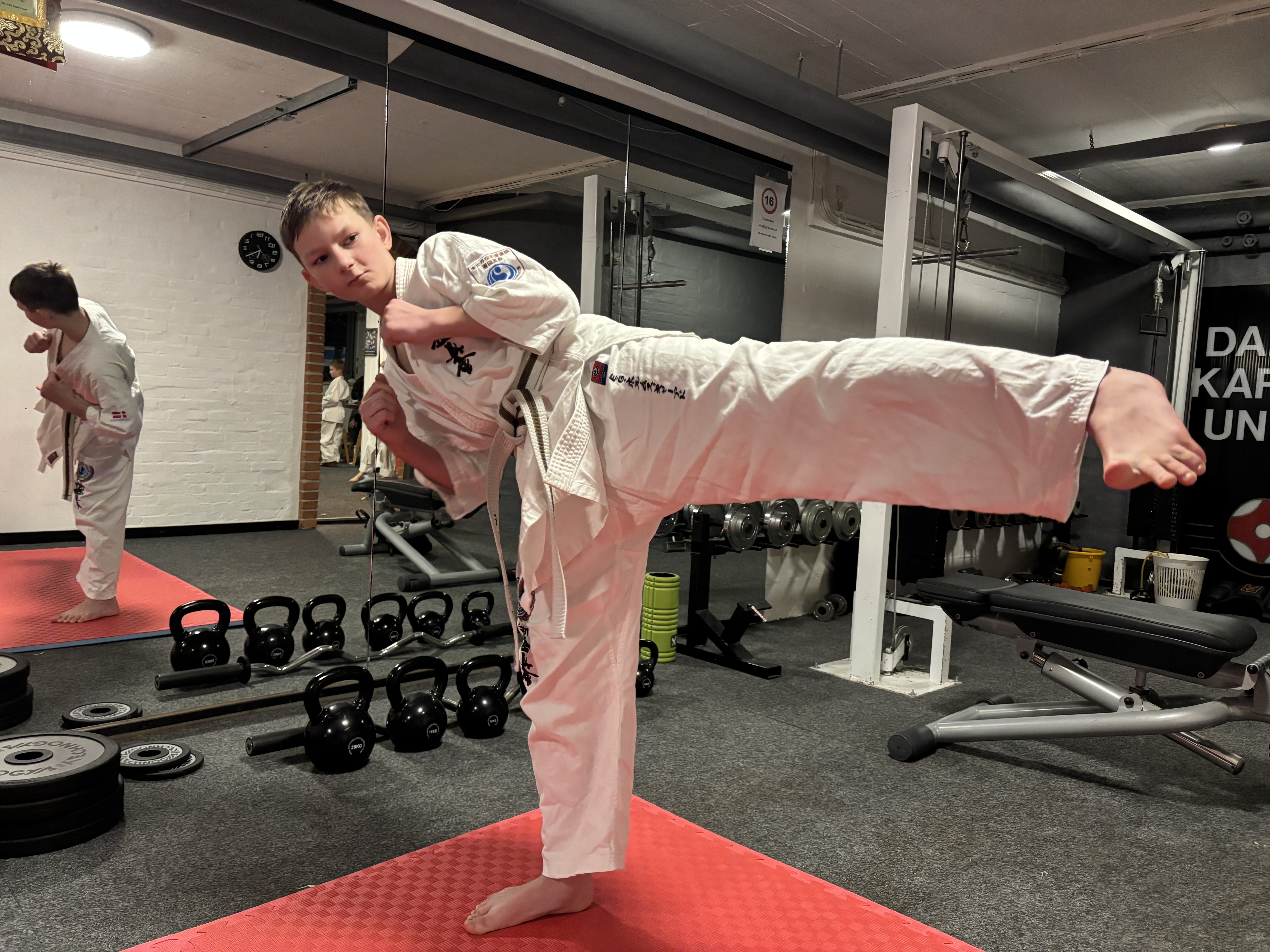 Erik går til karate tre til fire gange om ugen i Roskilde Karate Klub.